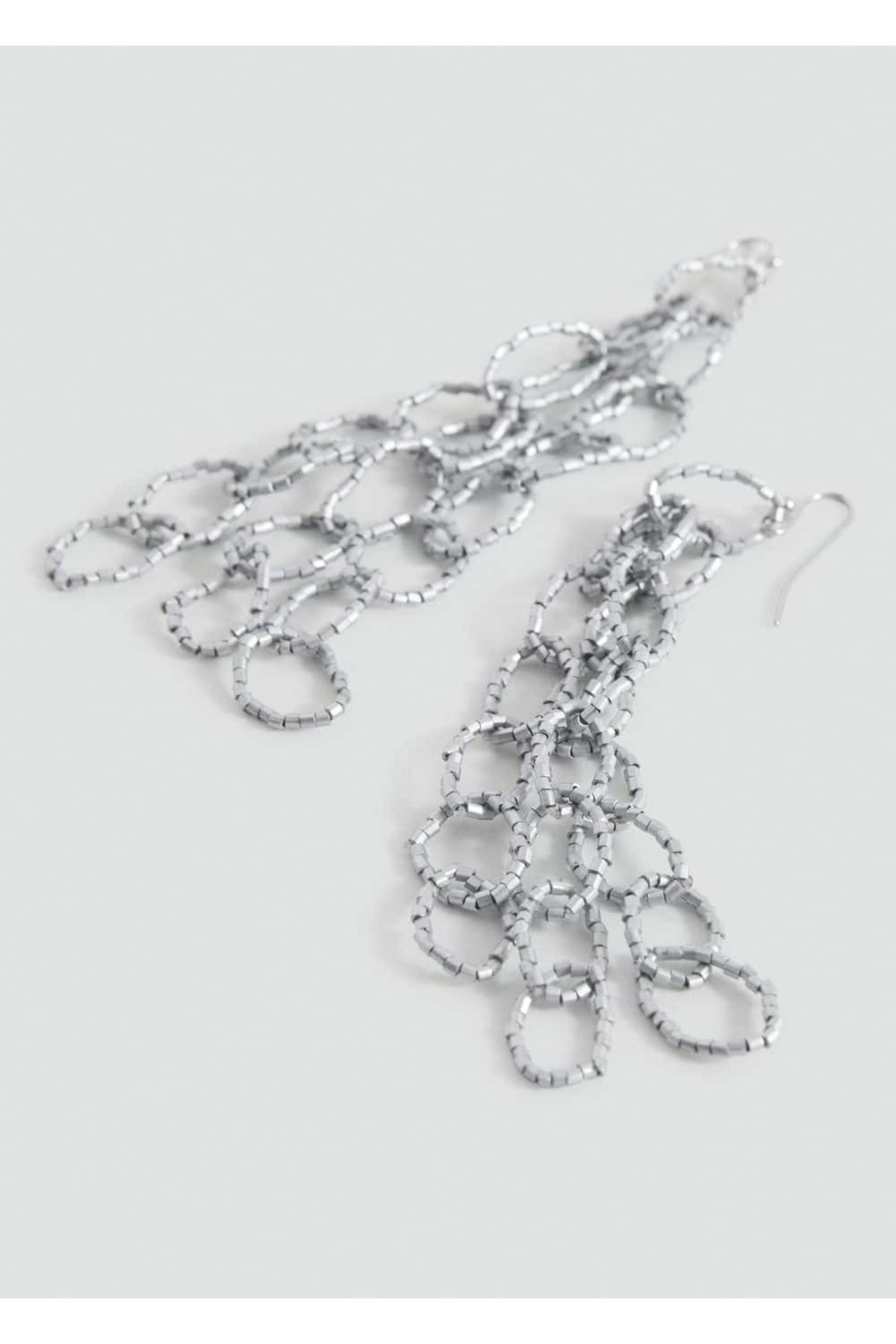 İç içe geçmiş uzun halka küpe