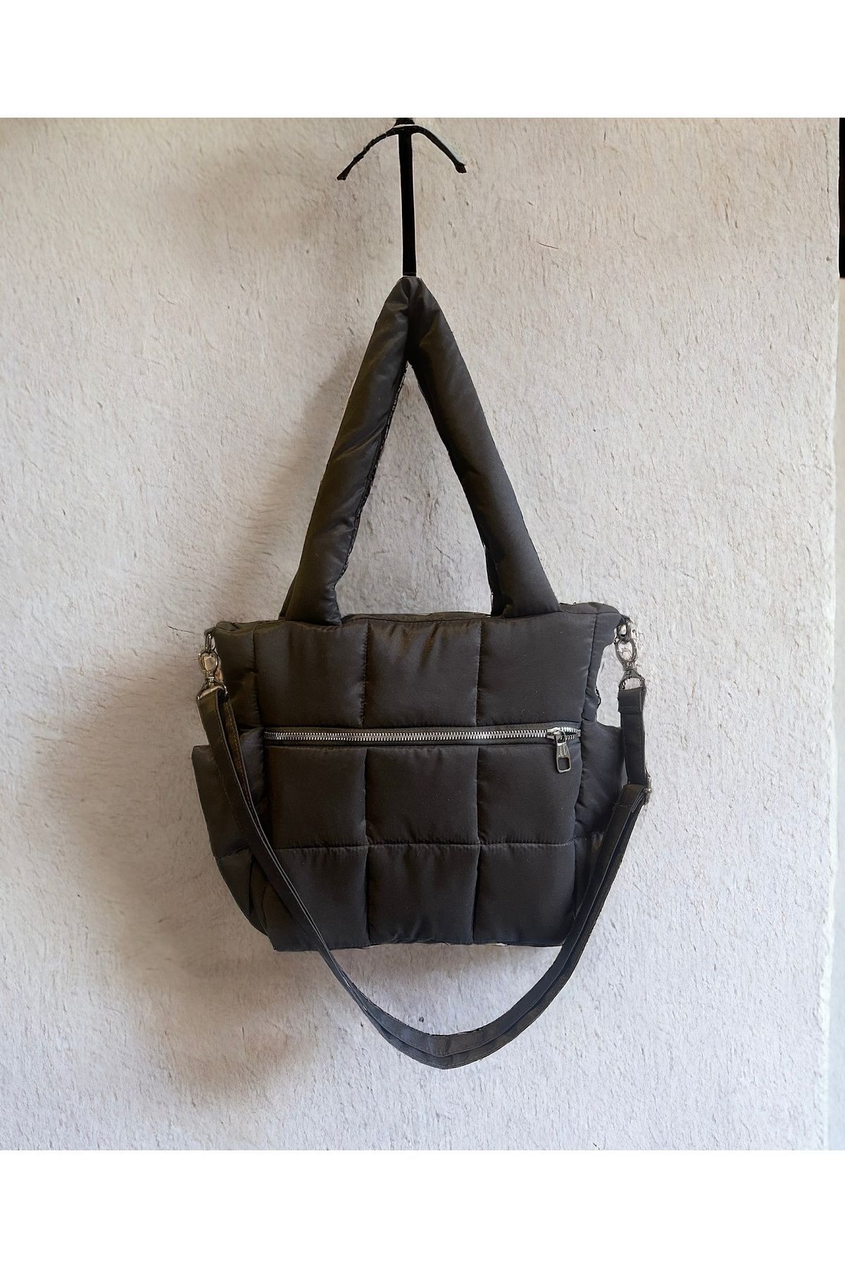Women's Matte Black Speciale Quadrato Puffer Bag