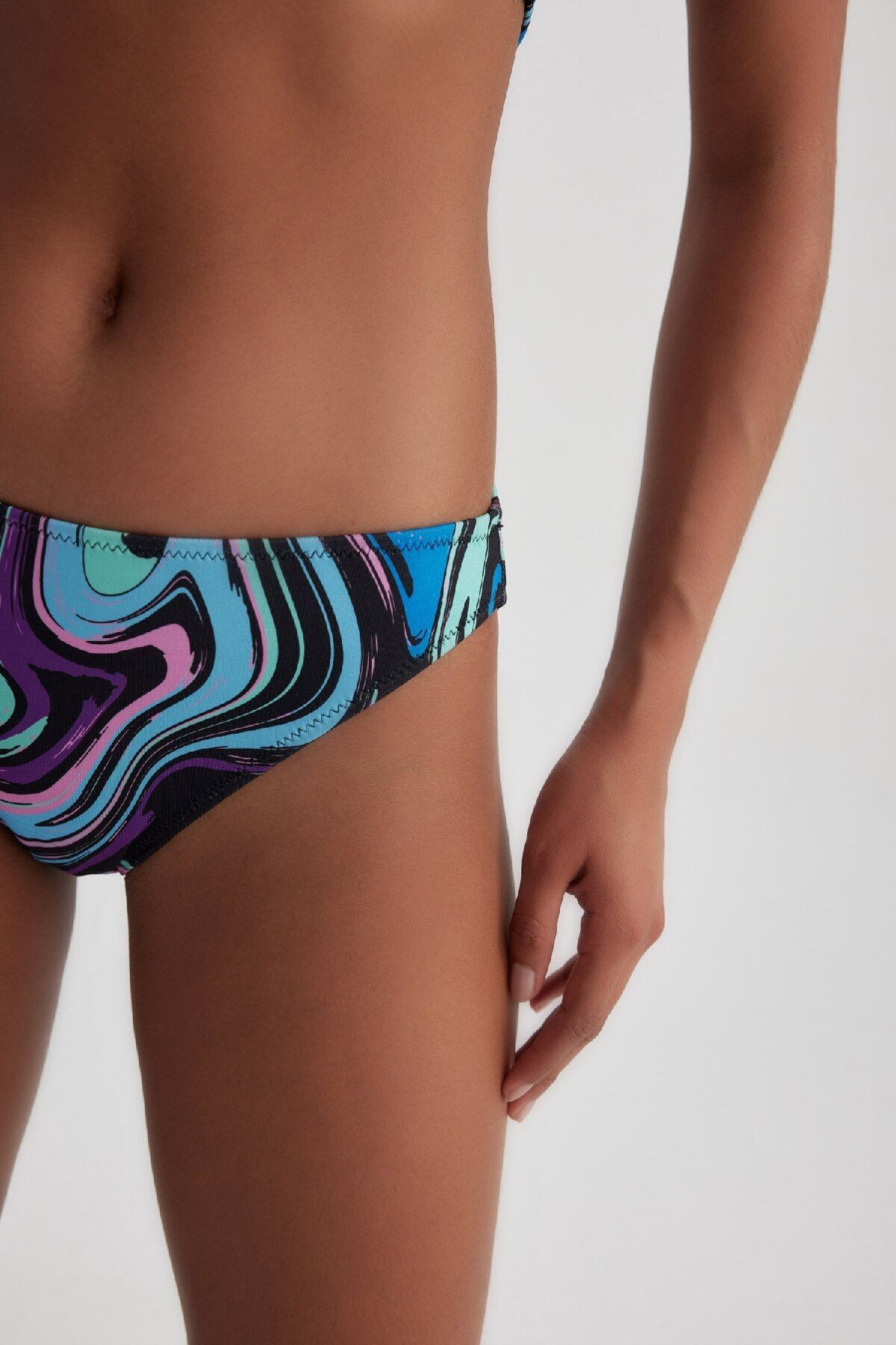 DeFacto-Fall In Love Regular Fit Batik Bikini Bottom A9463ax23hs 5