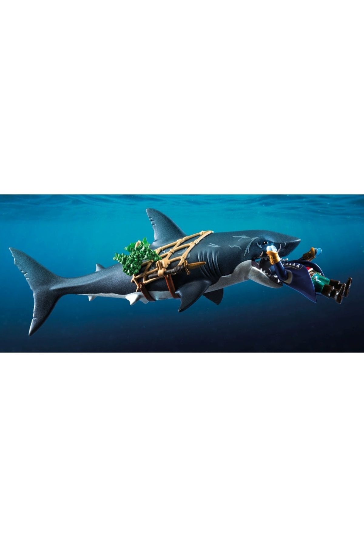 Playmobil-- Giant shark with Playmobil pirate 6