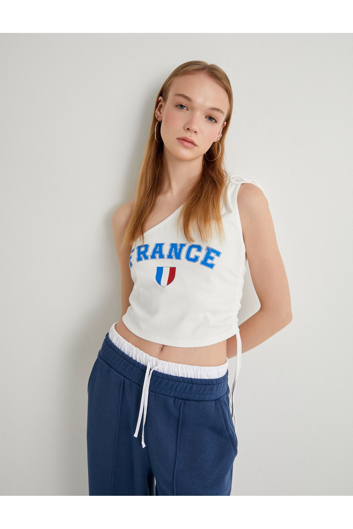Koton Yeni Sezon Tek Omuz Üst France Baskılı Fiyonk Detaylı Büzgülü Slim Fit