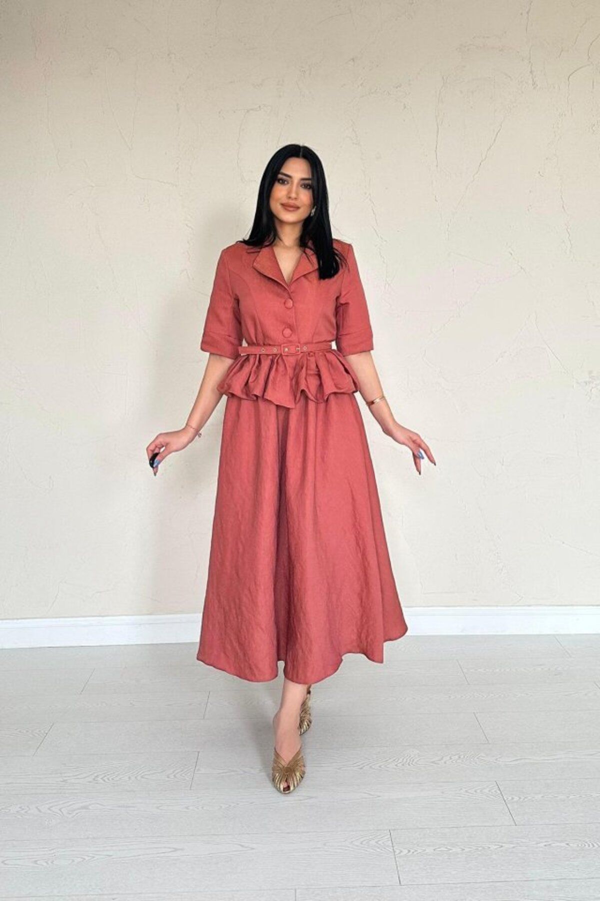 Gökyüzü Moda Moccah İnce Kemerli Fırfırlı Ceket Ve Büzgülü Etek Takım