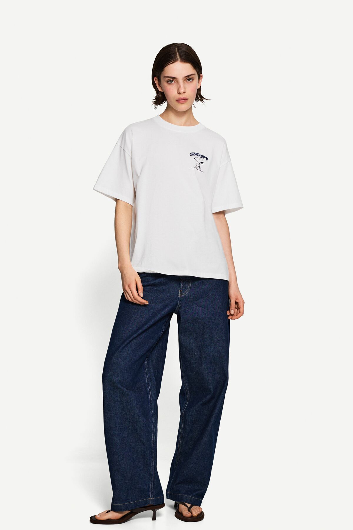 Bershka-تي شيرت بأكمام قصيرة وطبعة سنوبي 4