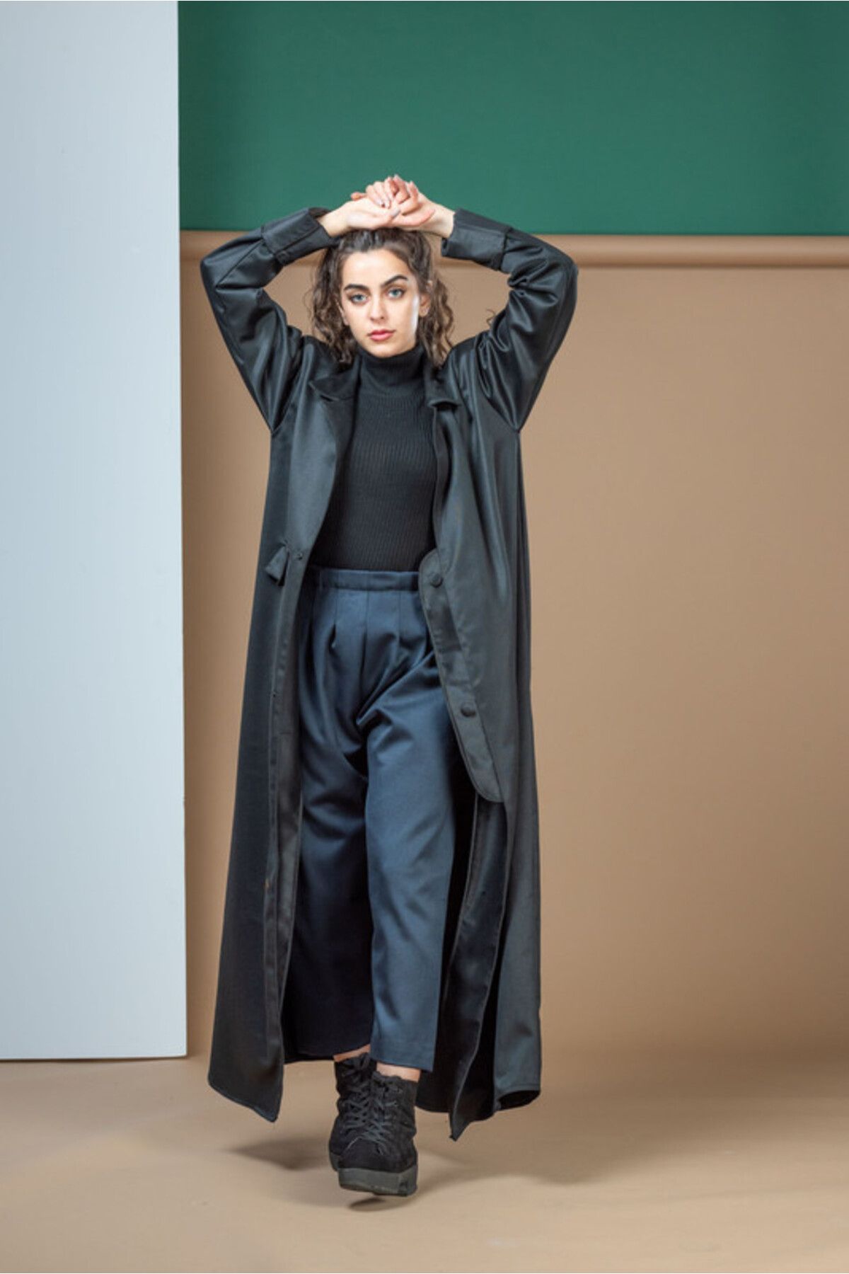outline-Black two-piece abaya 2