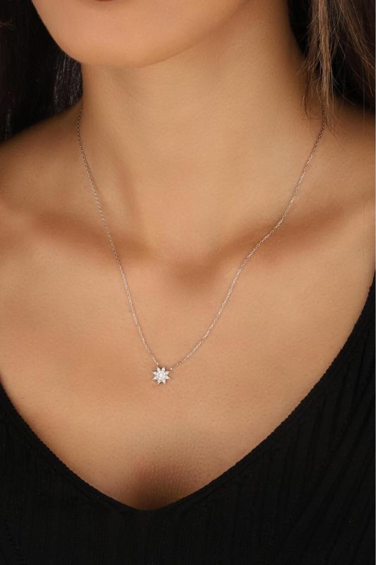 Mistik Silver Beyaz Zirkon Taşlı Küçük Yıldız Gümüş Kolye