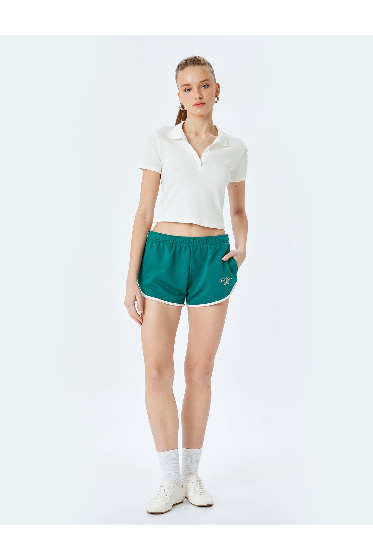 Koton Yeni Sezon Cep Detaylı Beli Lastikli Slogan Baskılı Biyeli Slim Fit Mini Şort
