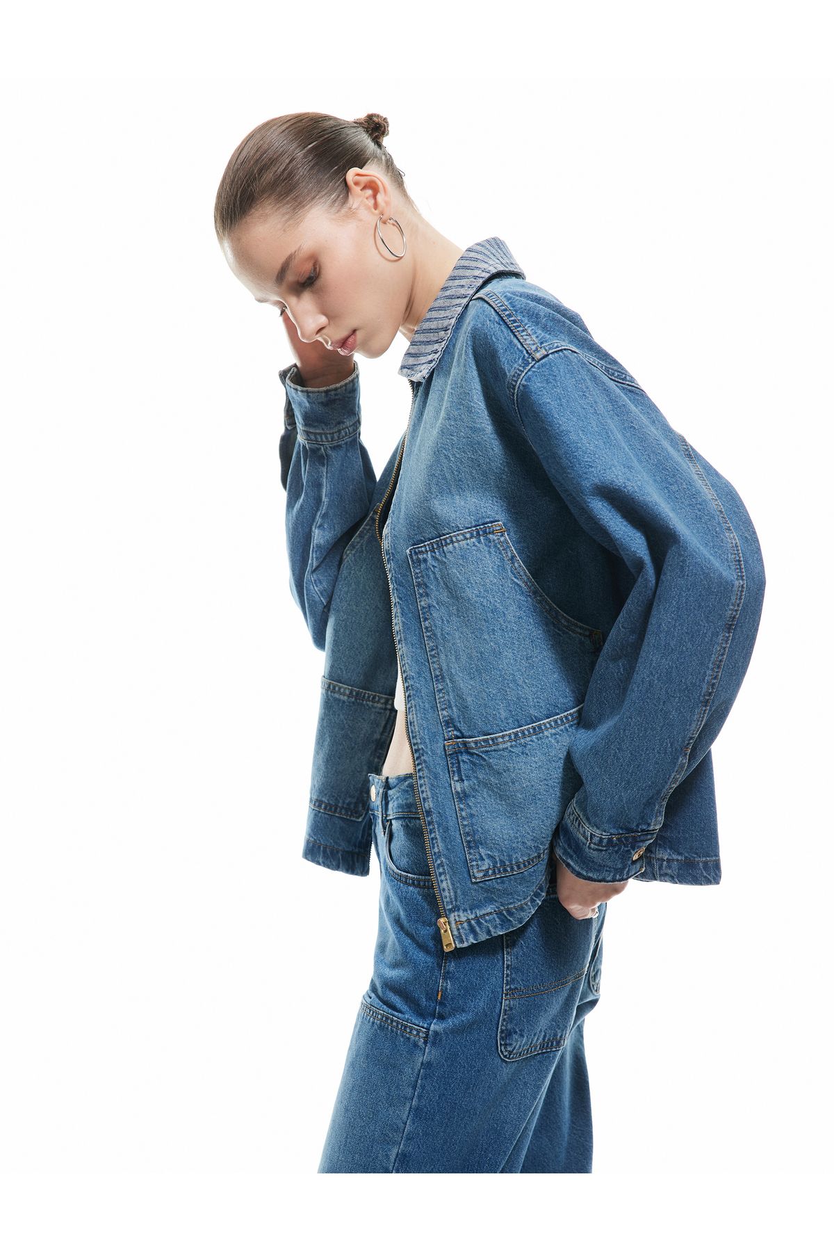Koton Yeni Sezon Klasik Yaka Pamuklu Fermuarlı Cep Detaylı Oversize Denim Ceket