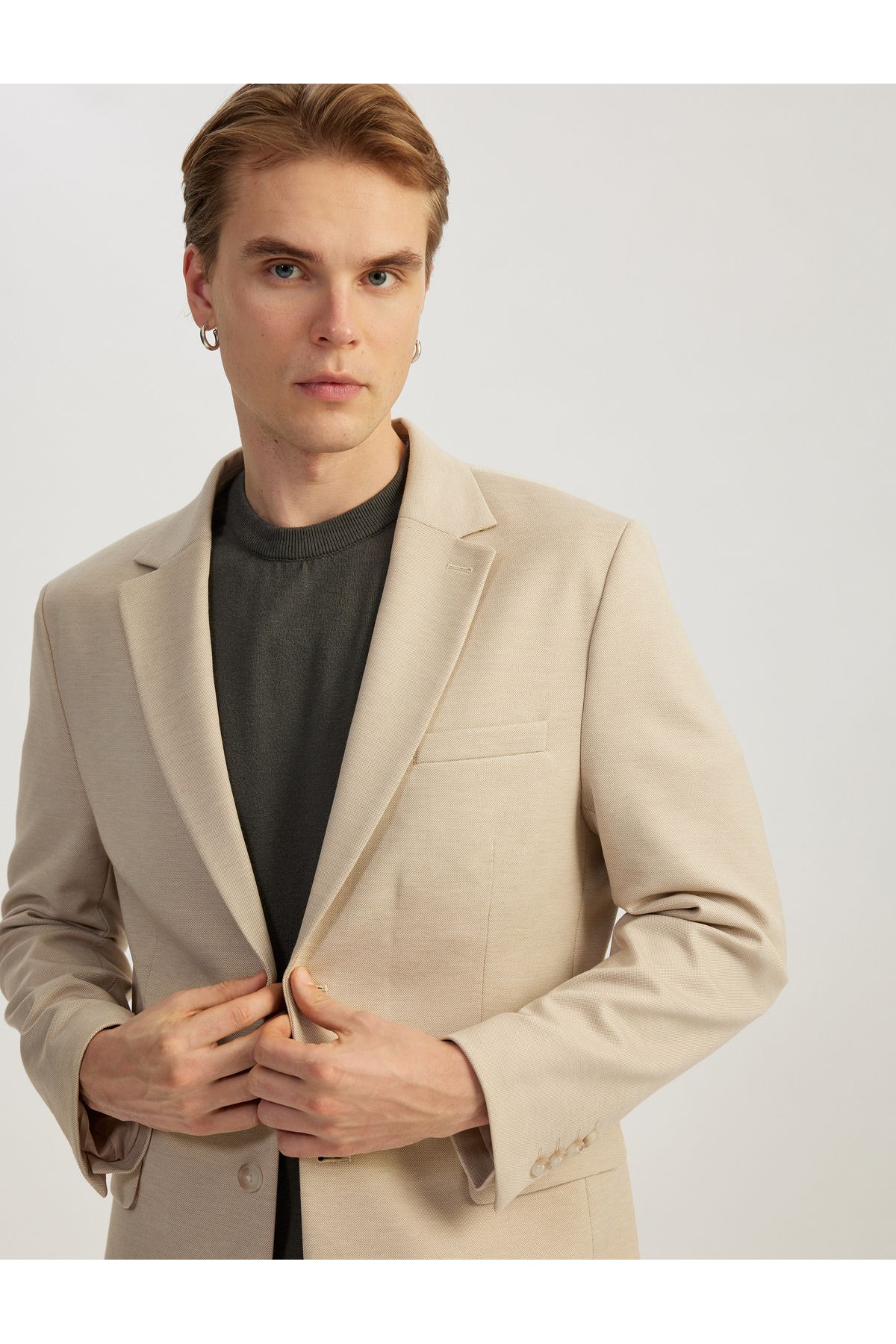 Koton Yeni Sezon Düğmeli Cepli Viskon Karışımlı Pike Kumaş Mono Yaka Slim Fit Blazer Ceket