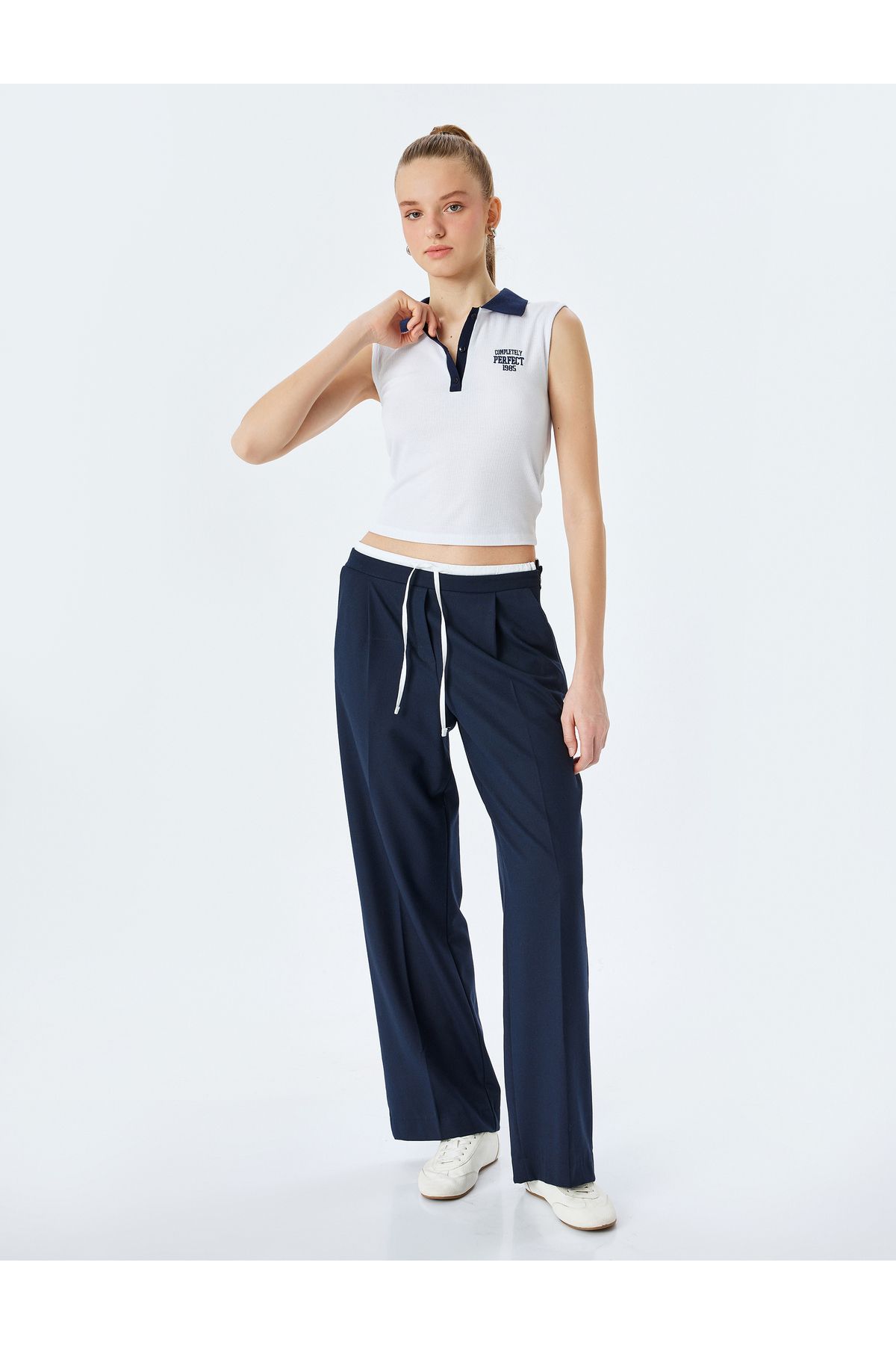 Koton Yeni Sezon Slim Fit Polo Yaka Kolsuz Kolej İşlemeli Üst