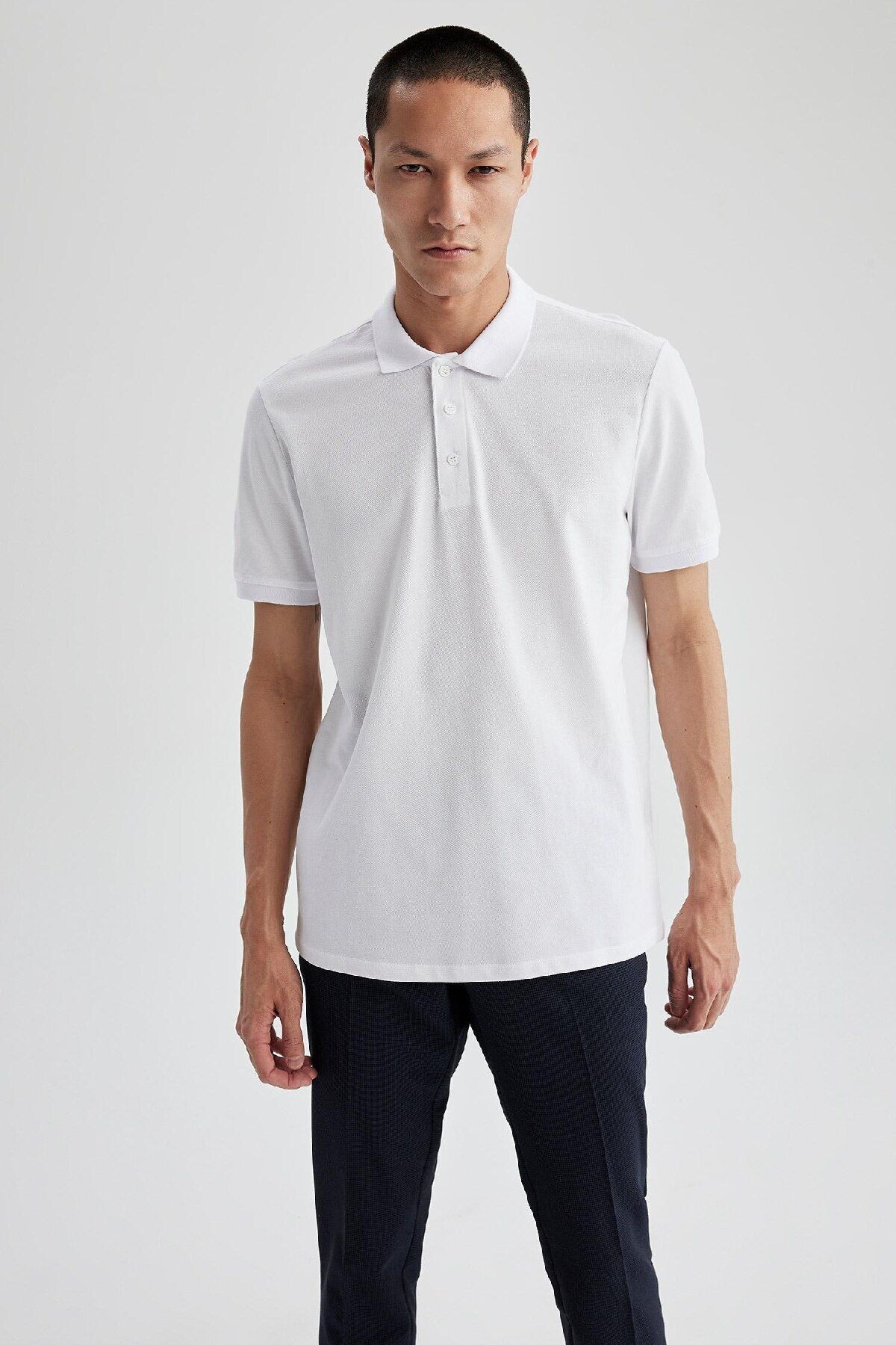 DeFacto-Normale Passform, kurze Ärmel, 100 % Baumwolle, einfaches, schlichtes Polo-T-Shirt M7676az23sp 6