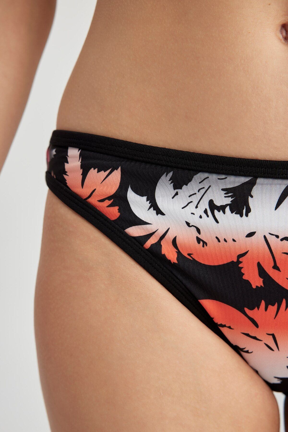 DeFacto-Defactofit Surfer Pattern Bikini Bottom Z9373Az23Hs 4