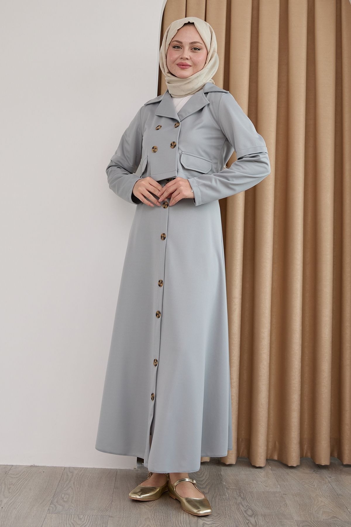InStyle-Gray Two-Piece Suit with Buttoned Skirt 4