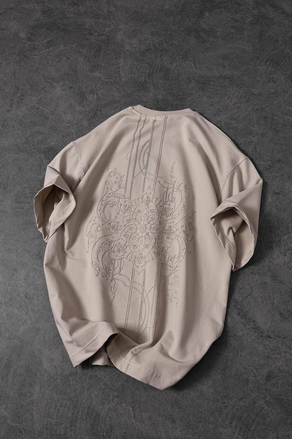 Slatra-Tricou oversize cu broderie Focus Tona Tone bej pentru bărbați 2
