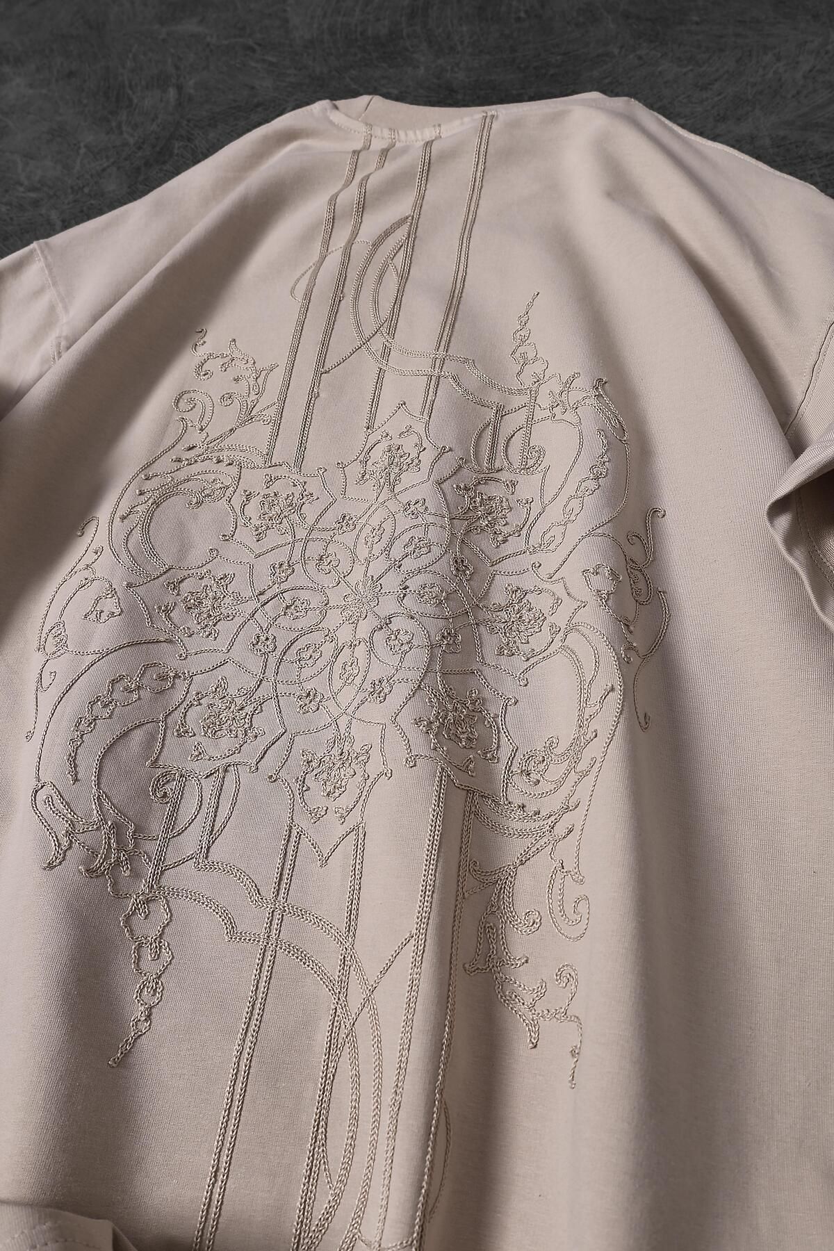 Slatra-Tricou oversize cu broderie Focus Tona Tone bej pentru bărbați 4