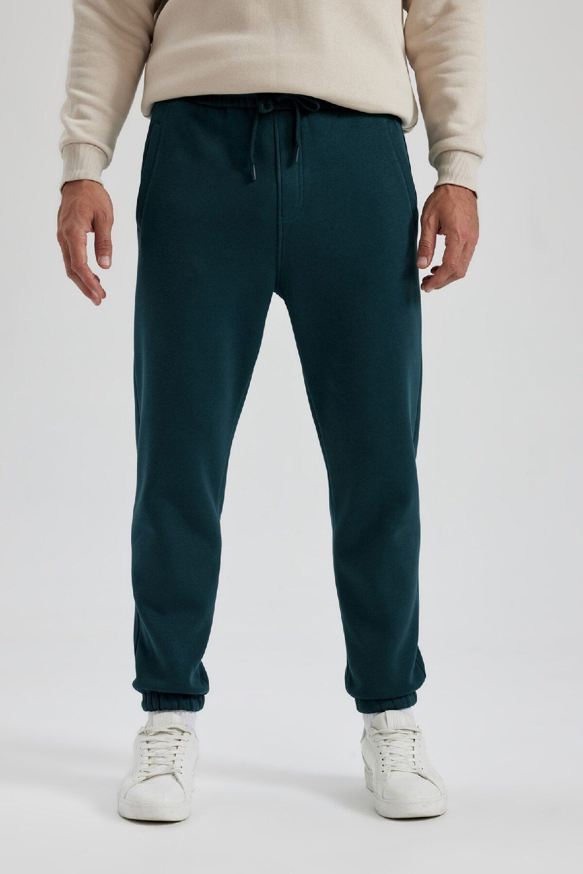 DeFacto-Tepláky Jogger Standard Fit Basic Rovný pás Šnurovanie Elastické vrecko na nohe A6468Ax23Au 3