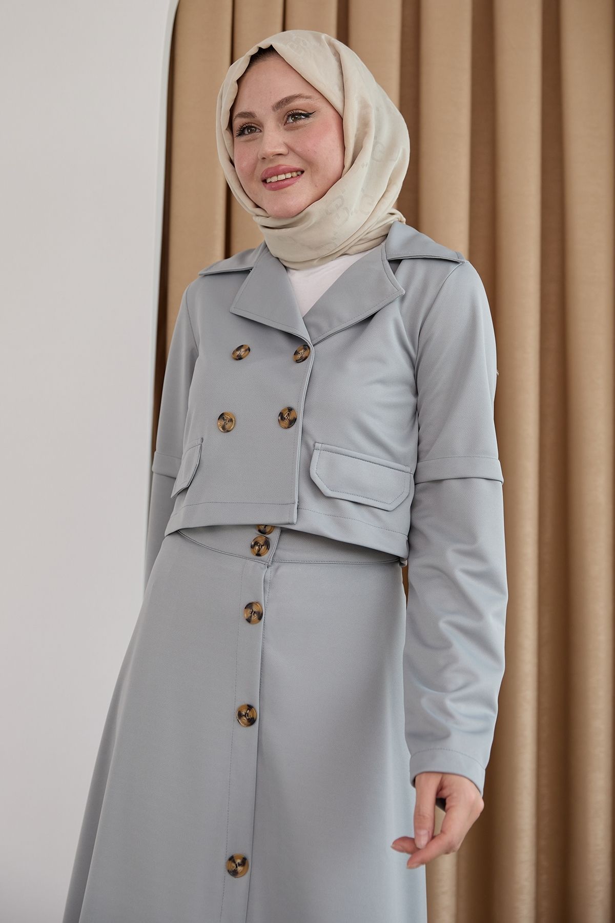 InStyle-Gray Two-Piece Suit with Buttoned Skirt 2