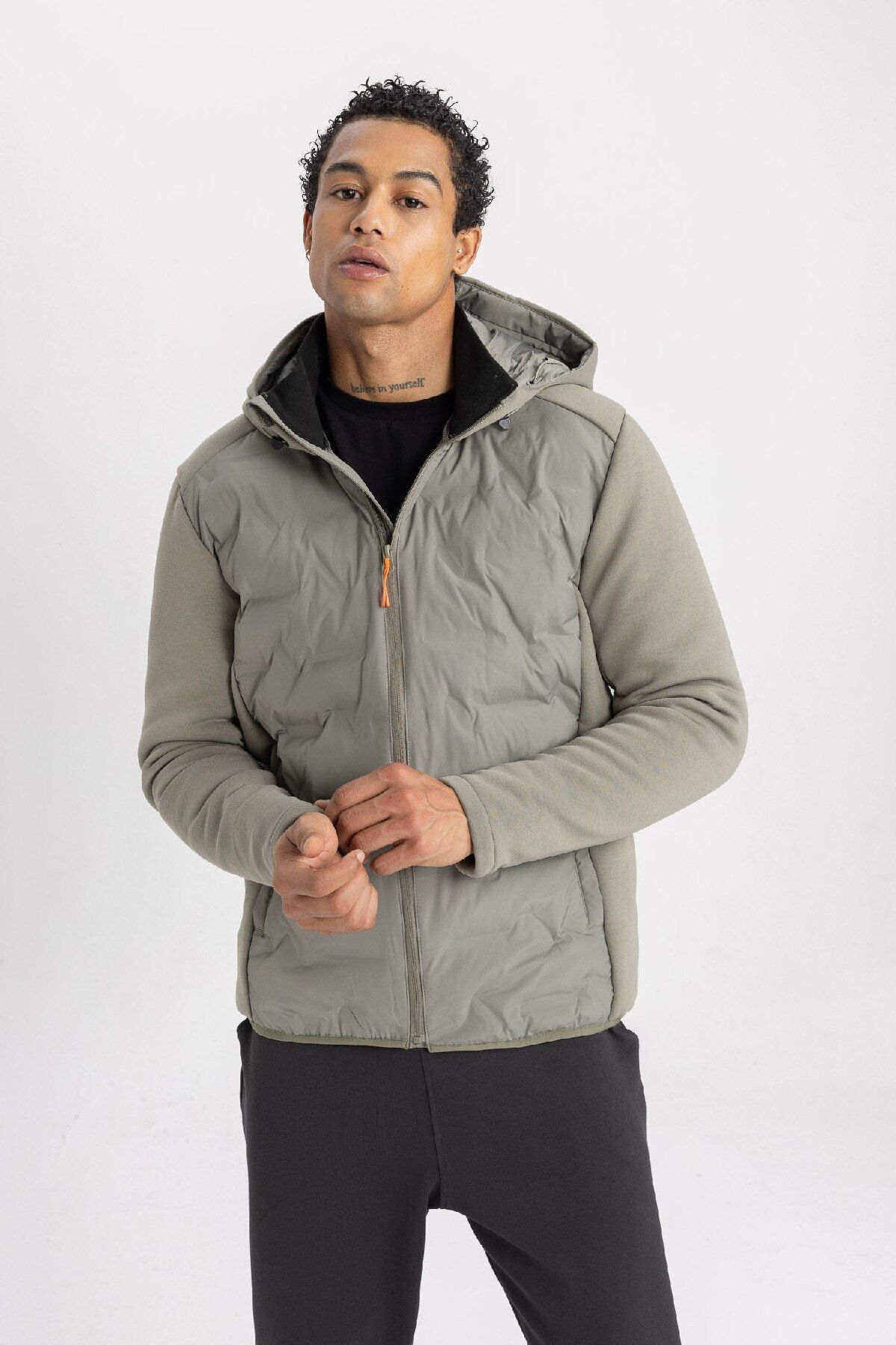 DeFacto-Winddichter Slim-Fit-Mantel mit Kapuze und Reißverschlusstaschen B2301ax24sp 6