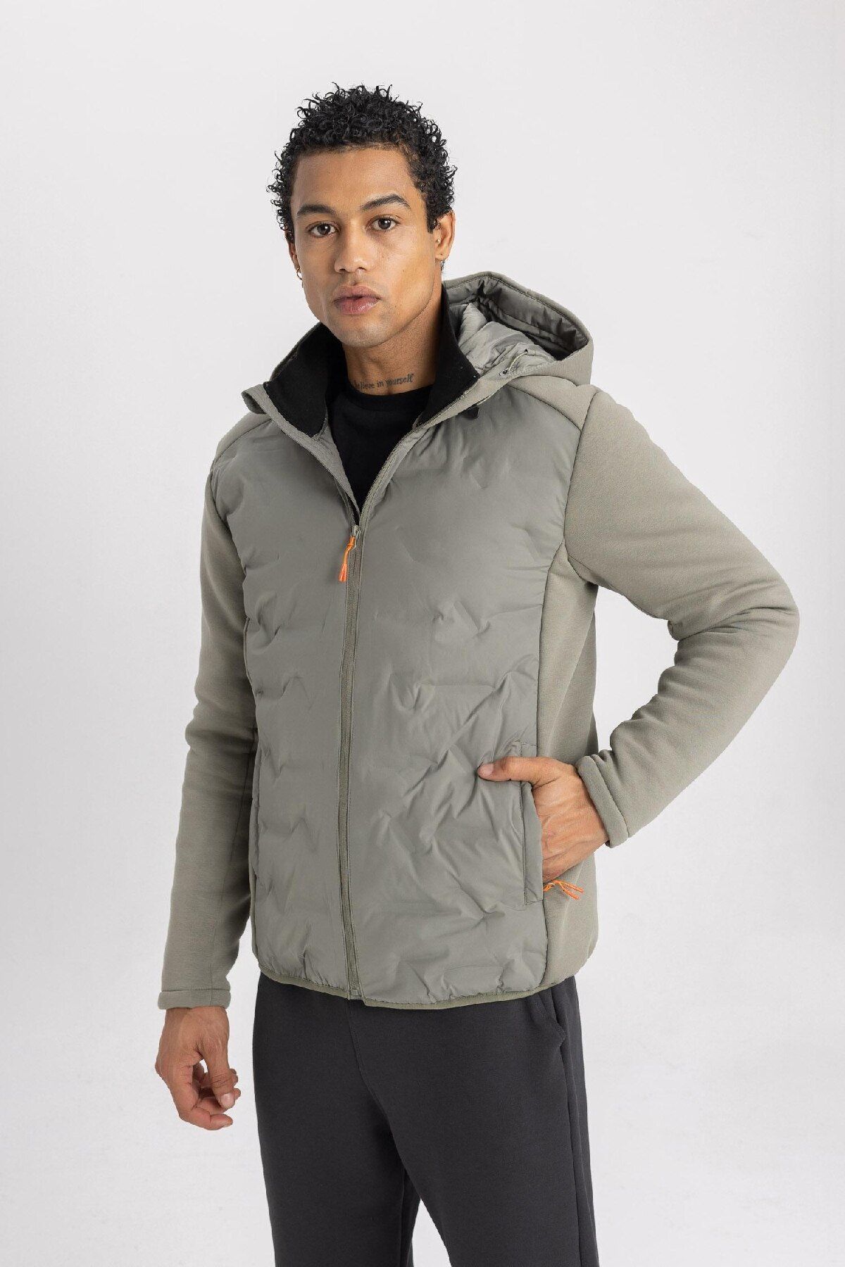DeFacto-Winddichter Slim-Fit-Mantel mit Kapuze und Reißverschlusstaschen B2301ax24sp 7