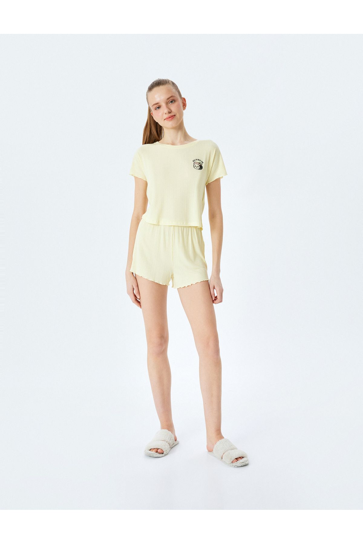 Koton Yeni Sezon Nakış Detaylı Kısa Kollu Modal Kumaş Şortlu Pijama Takımı