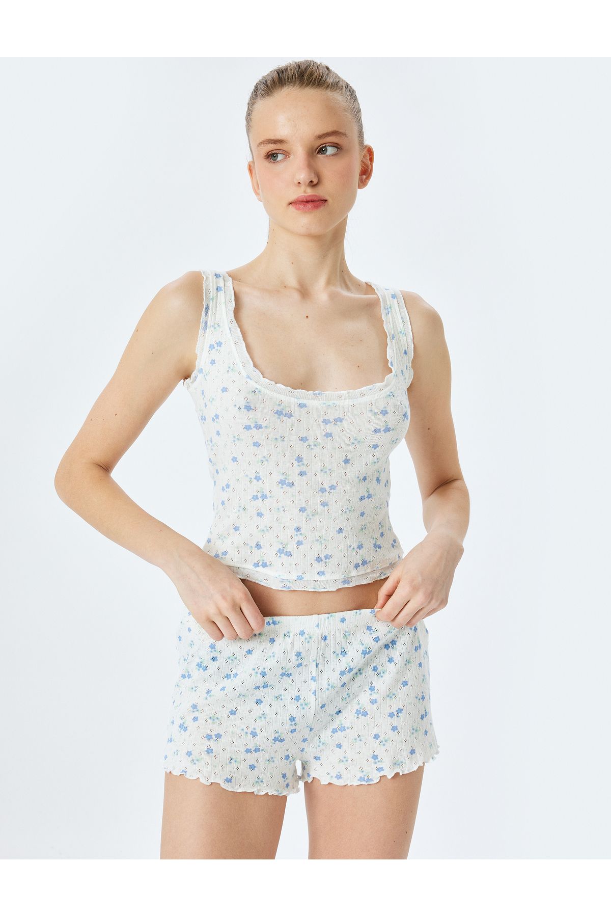 Koton Yeni Sezon Çiçek Desenli Pamuklu Şortlu Pijama Takımı