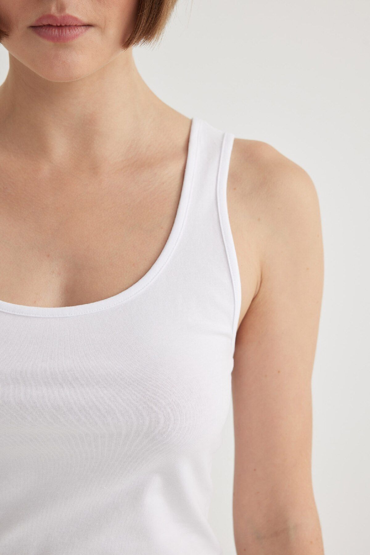 DeFacto-Regular Fit Cotton Basic Plain White Inner Undershirt-Fall in Love R9041Az24Sp 4