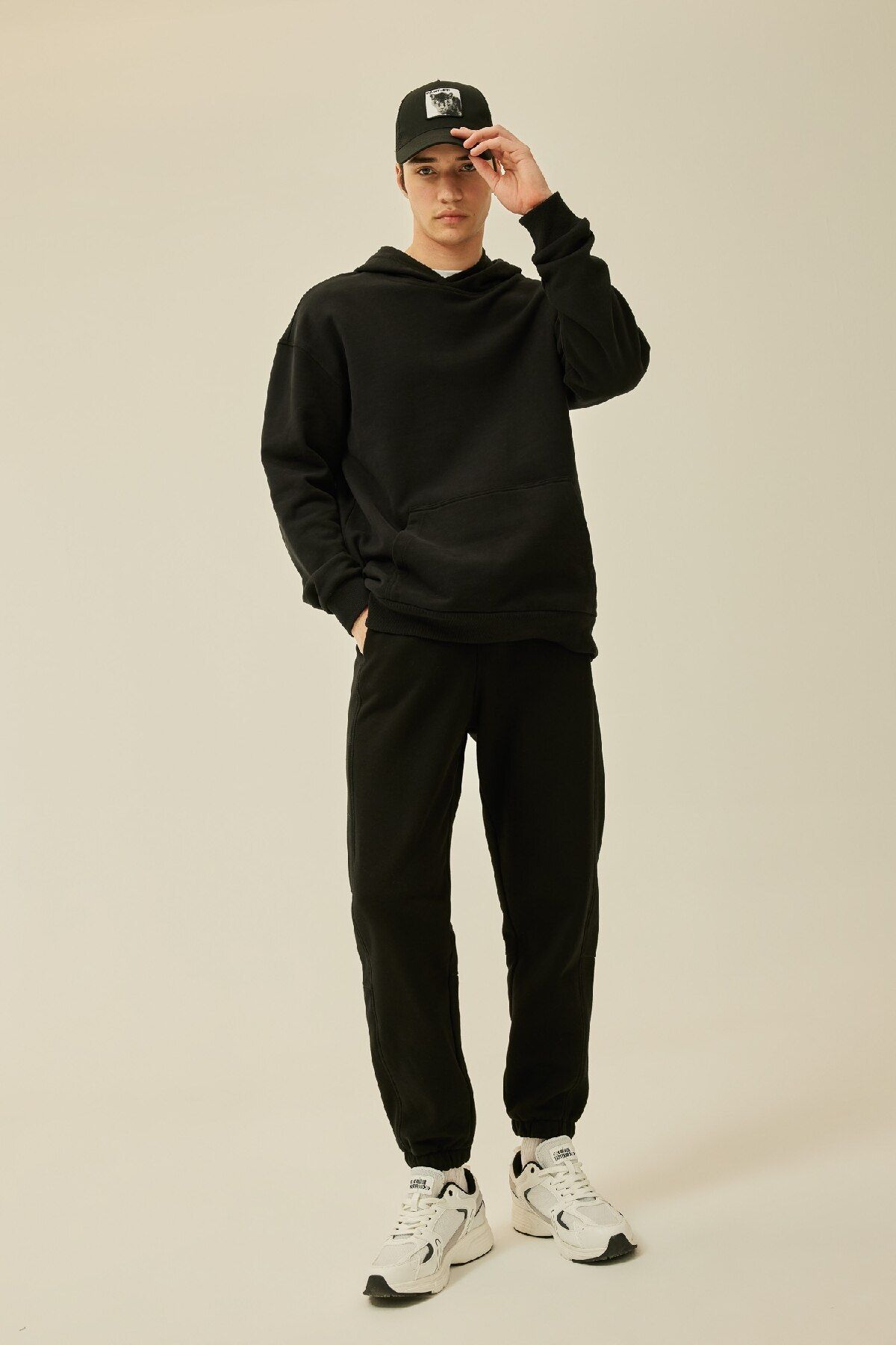 DeFacto-Regular Fit Sweatpants Pockets Lace up Waist Elastic Leg B6155Ax24Sp 2