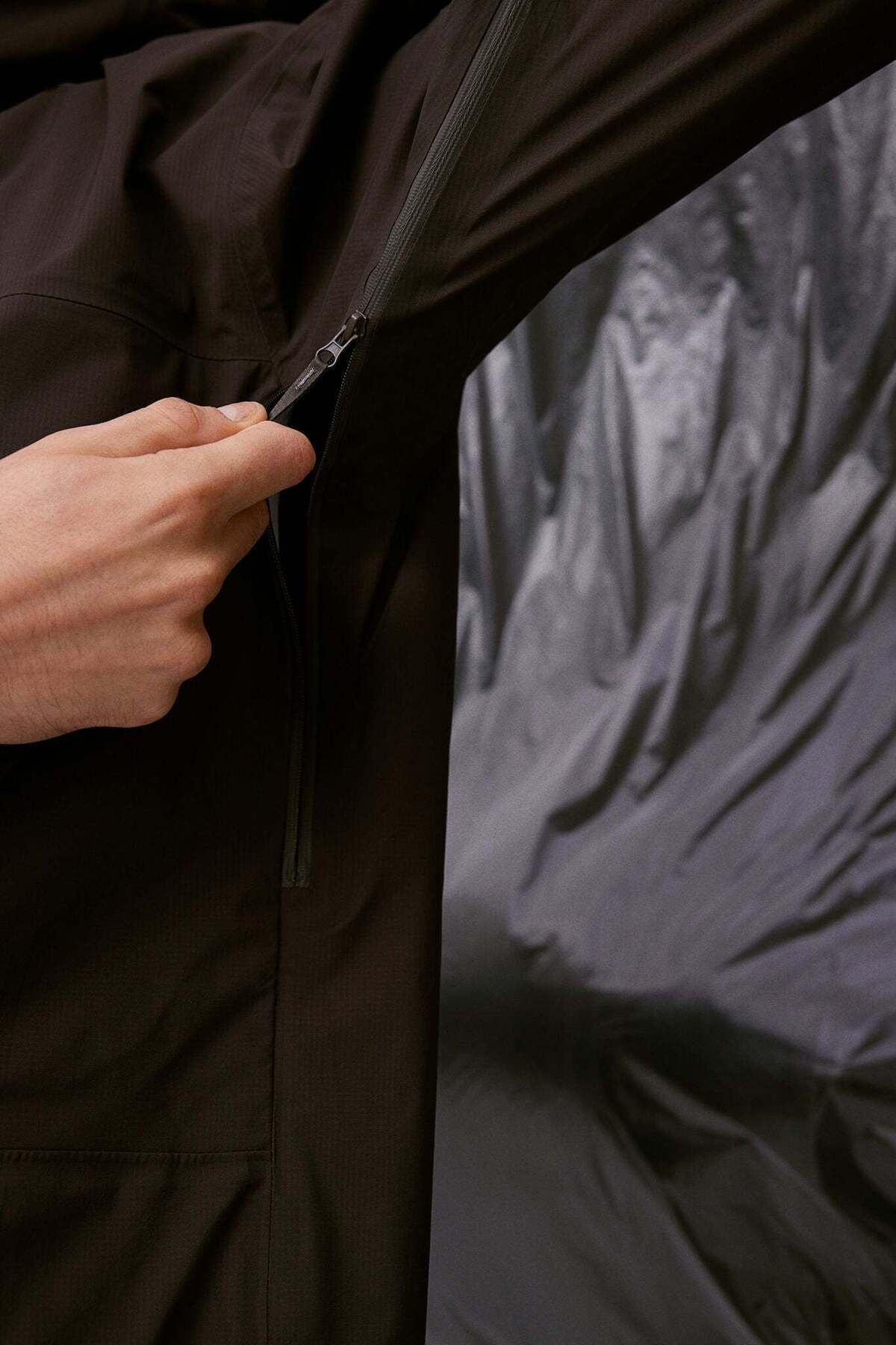 H&M-Regular Fit Lightweight shell jacket in StormMove™ 4