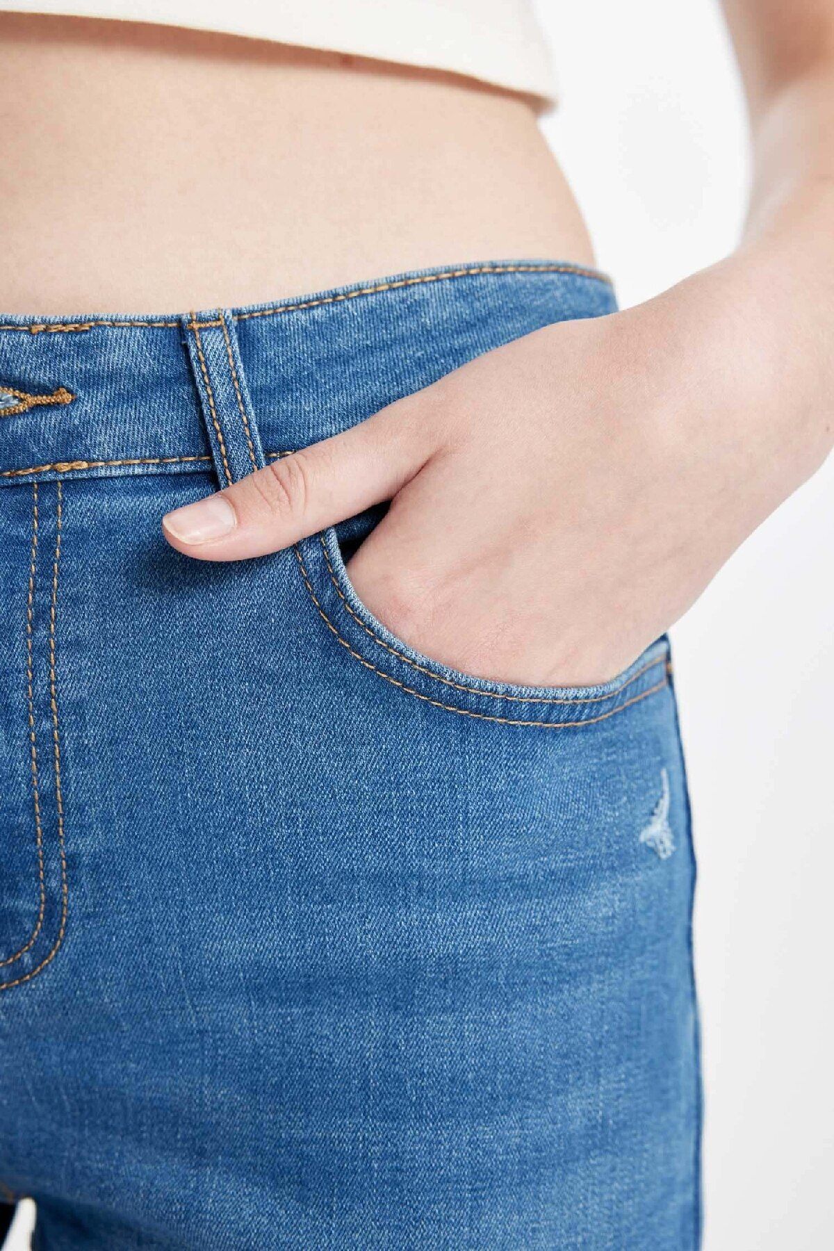 DeFacto-High Waist Umgeschlagenes Bein - Jeans Shorts B9195AX24SM 5