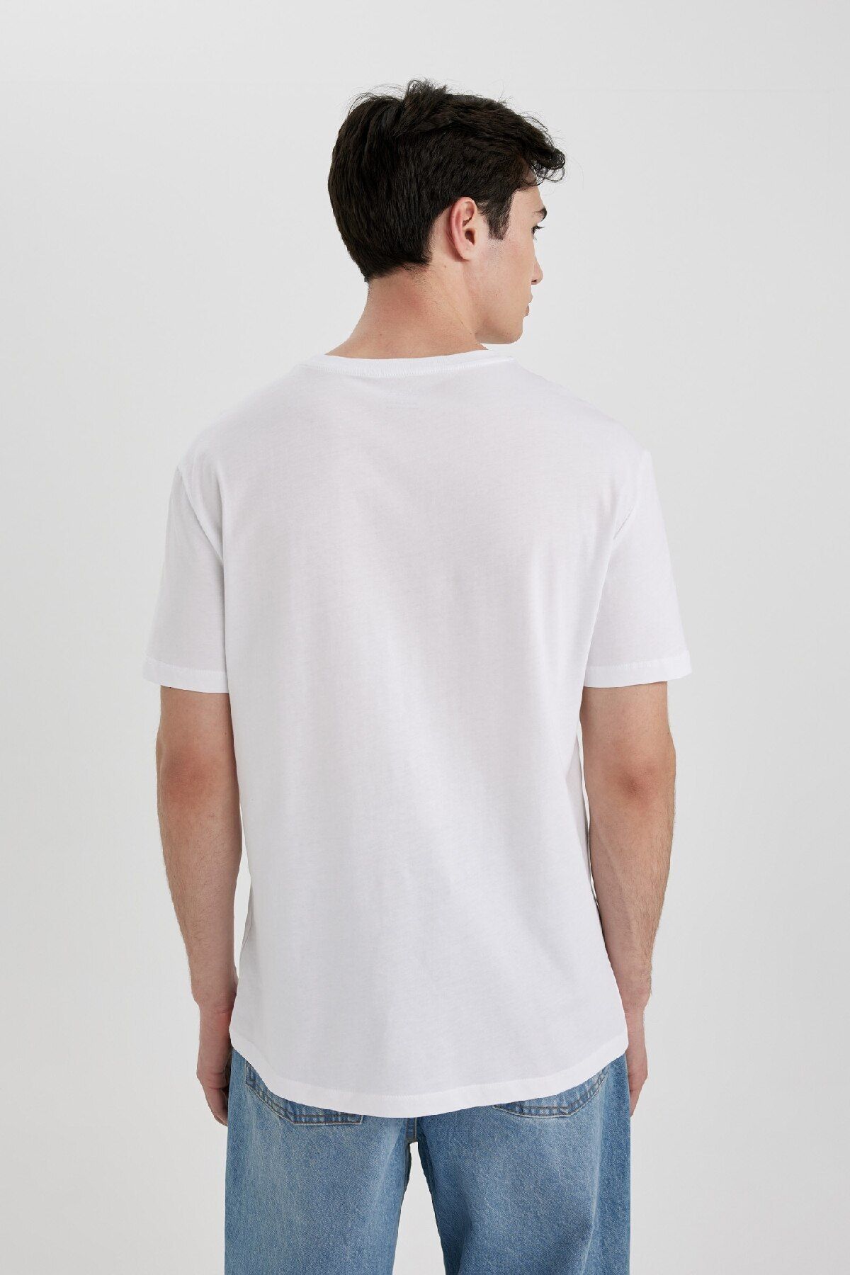 DeFacto-Bedrucktes Kurzarm-T-Shirt mit Rundhalsausschnitt und normaler Passform C2137AX24SM 4