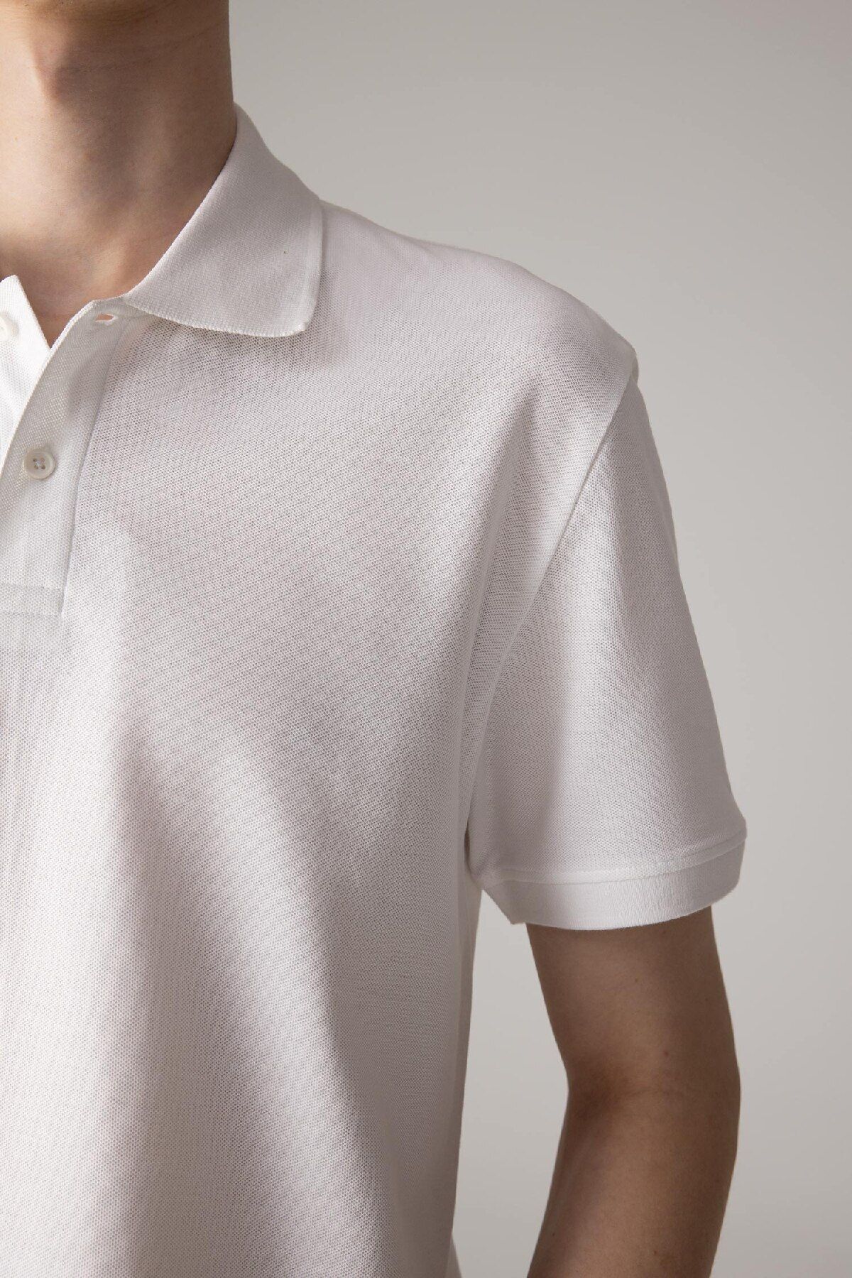 DeFacto-Kurzärmliges Basic-Polo-T-Shirt aus einfarbigem Piqué-Stoff mit normaler Passform C1293ax24sp 4