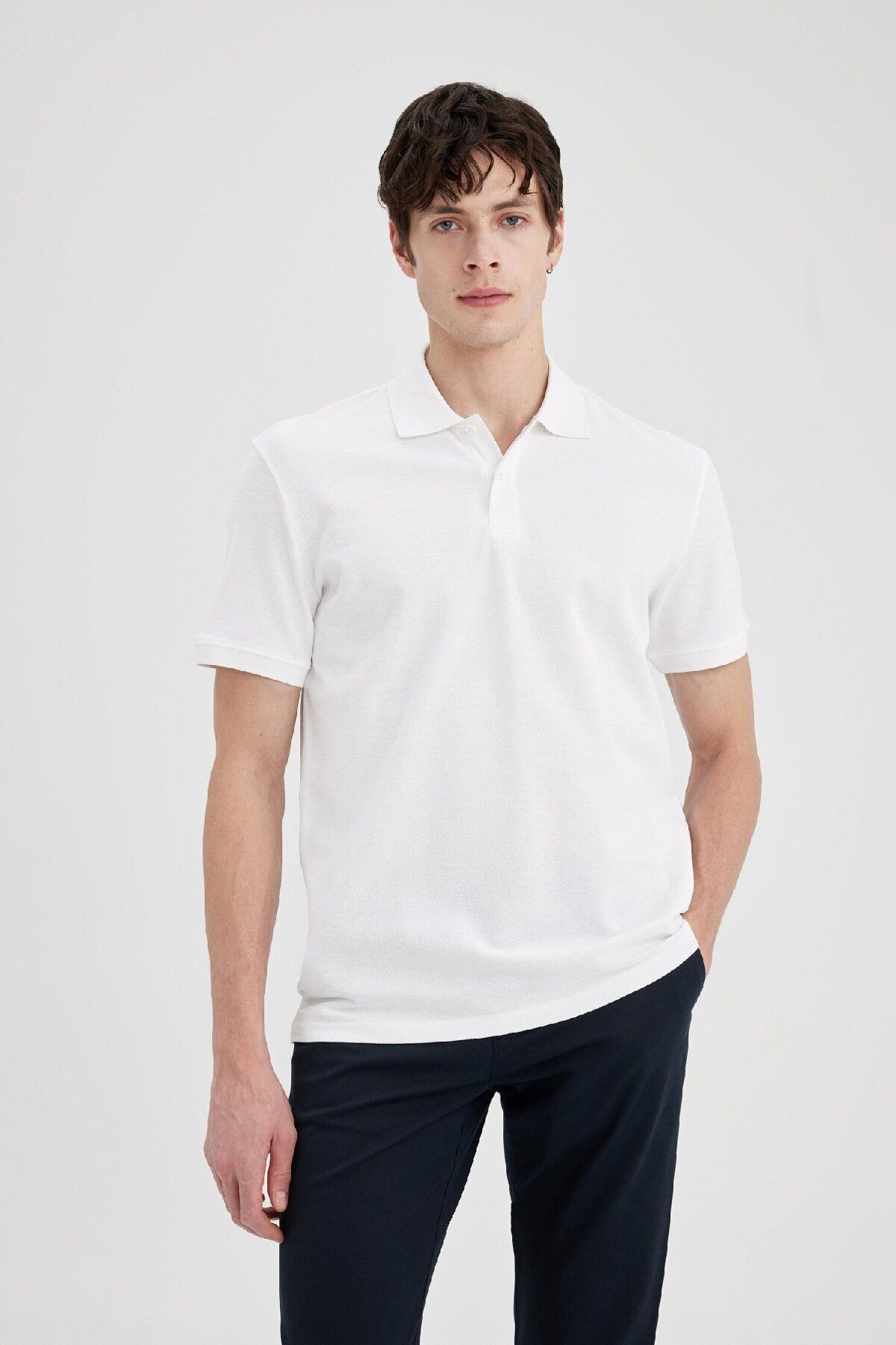 DeFacto-Kurzärmliges Basic-Polo-T-Shirt aus einfarbigem Piqué-Stoff mit normaler Passform C1293ax24sp 6