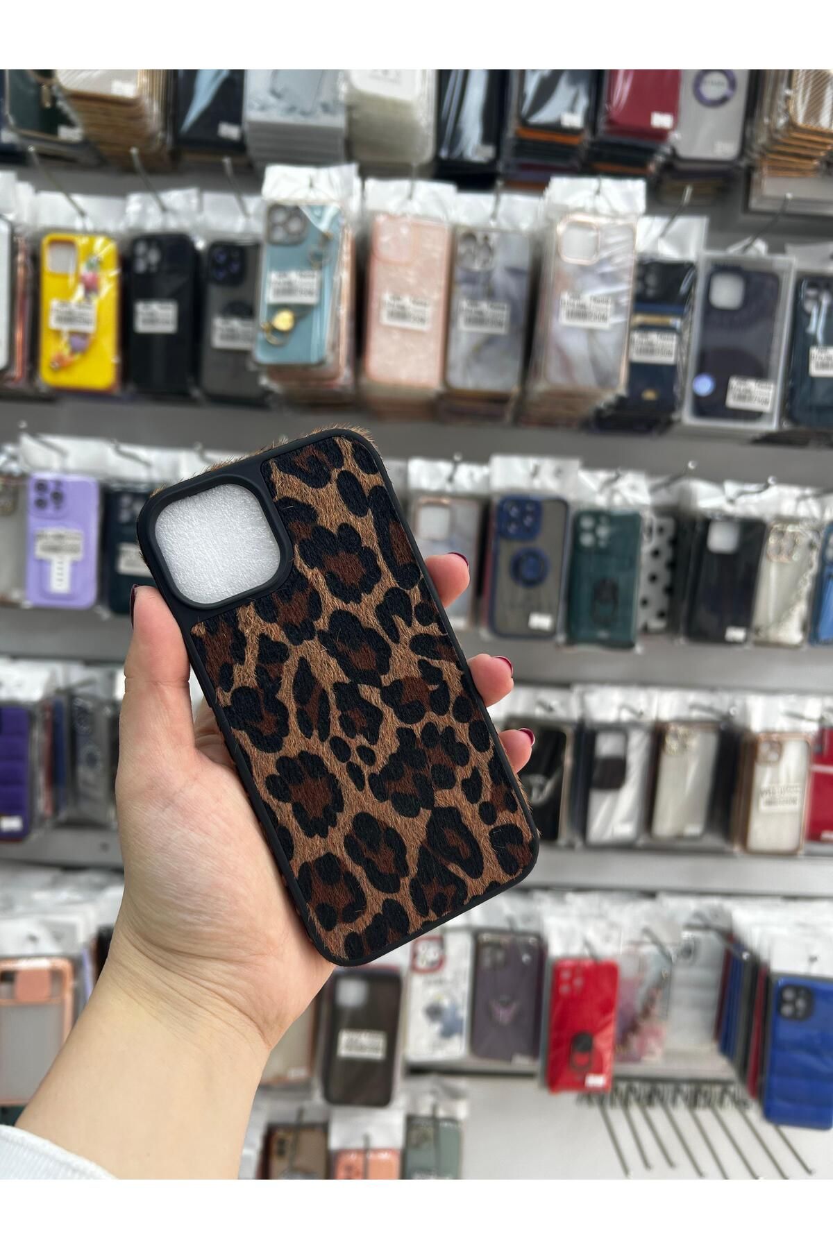 TECNOTREND APPLE İPHONE 13/14 TÜYLÜ LEOPAR DESENLİ KILIF