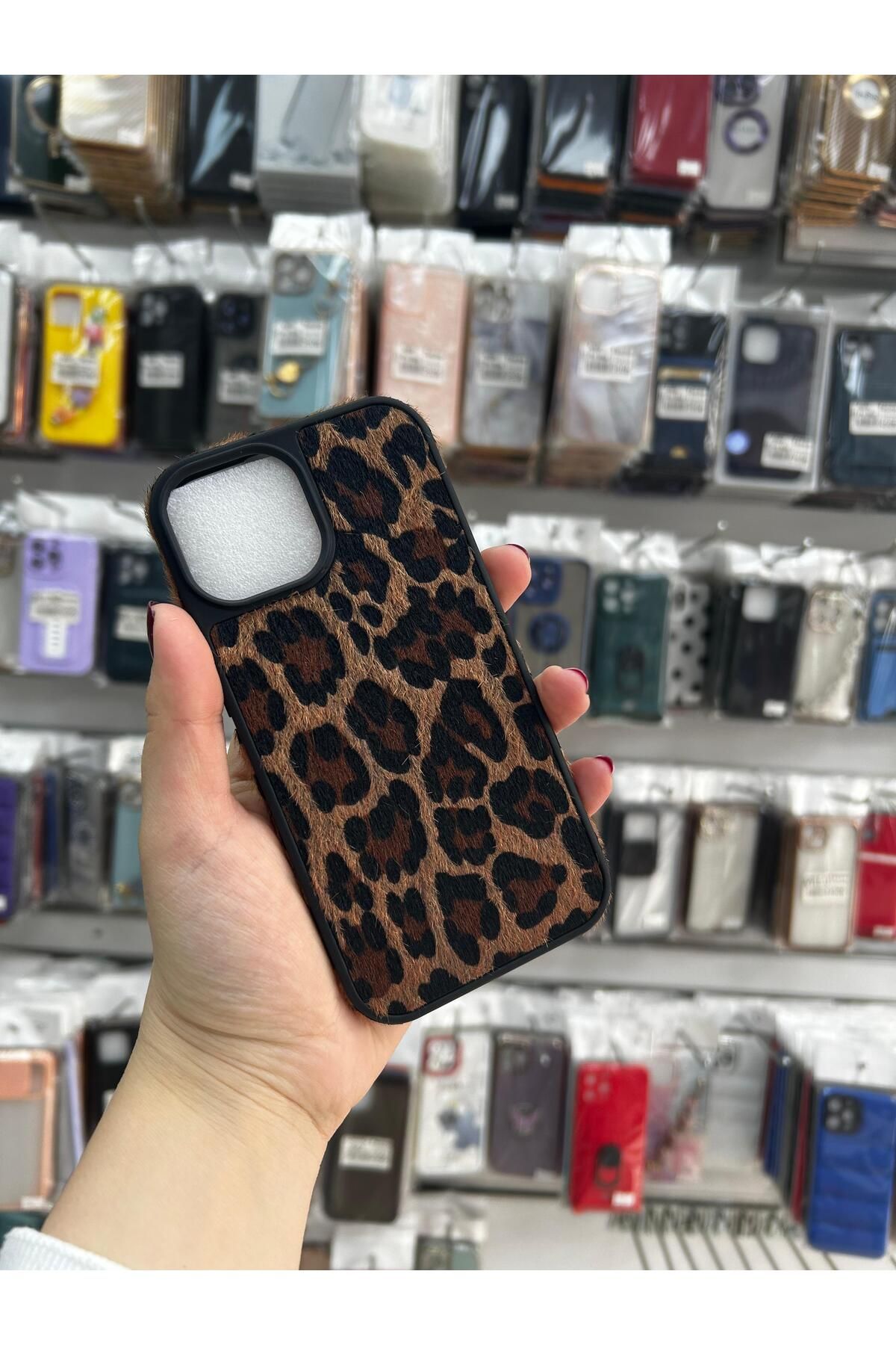 TECNOTREND Apple iPhone 15 Tüylü Leopar silikon kılıf