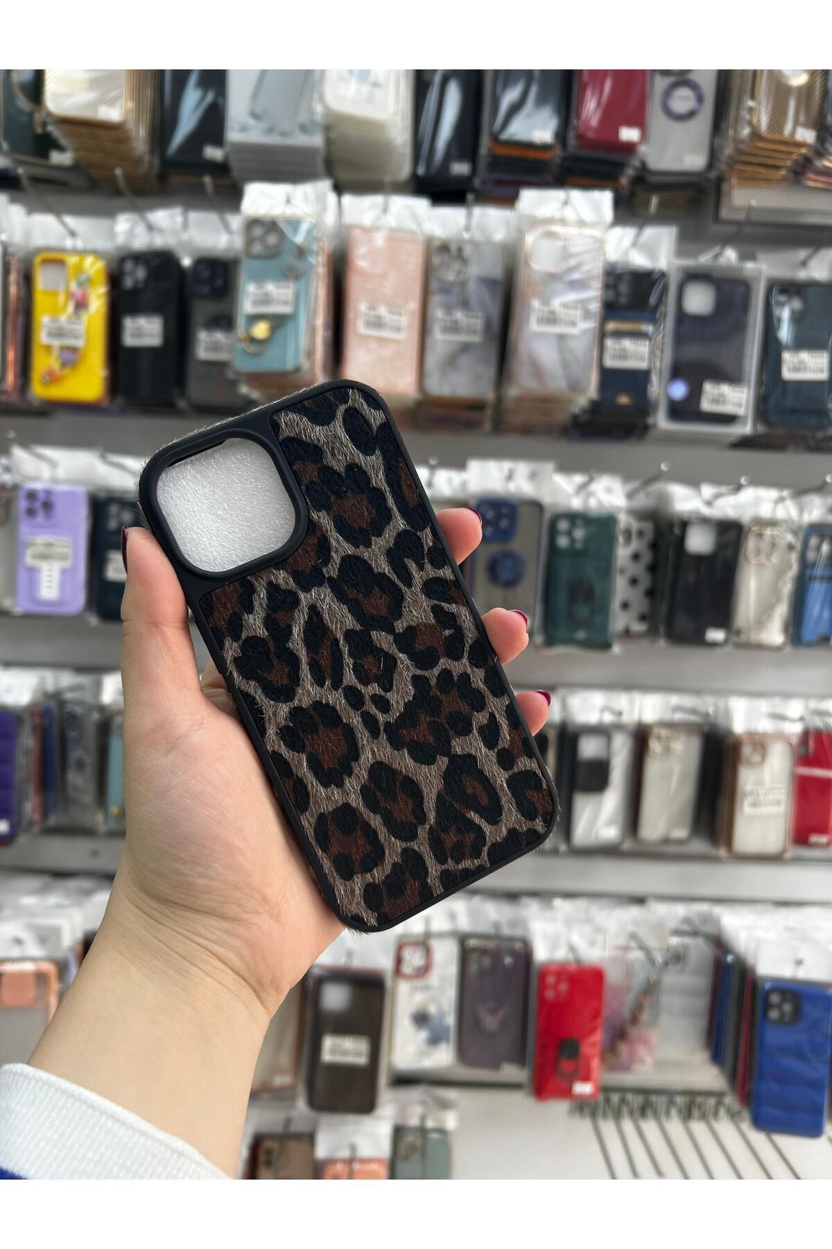 TECNOTREND Apple iPhone 15 Tüylü Leopar silikon kılıf