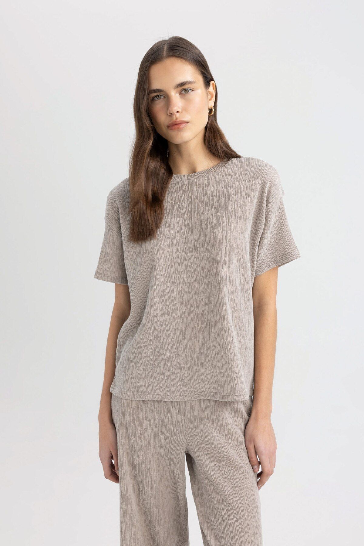 DeFacto-Bequem geschnittenes Rundhals-Wickel-Kurz-T-Shirt C3843ax24sp 3
