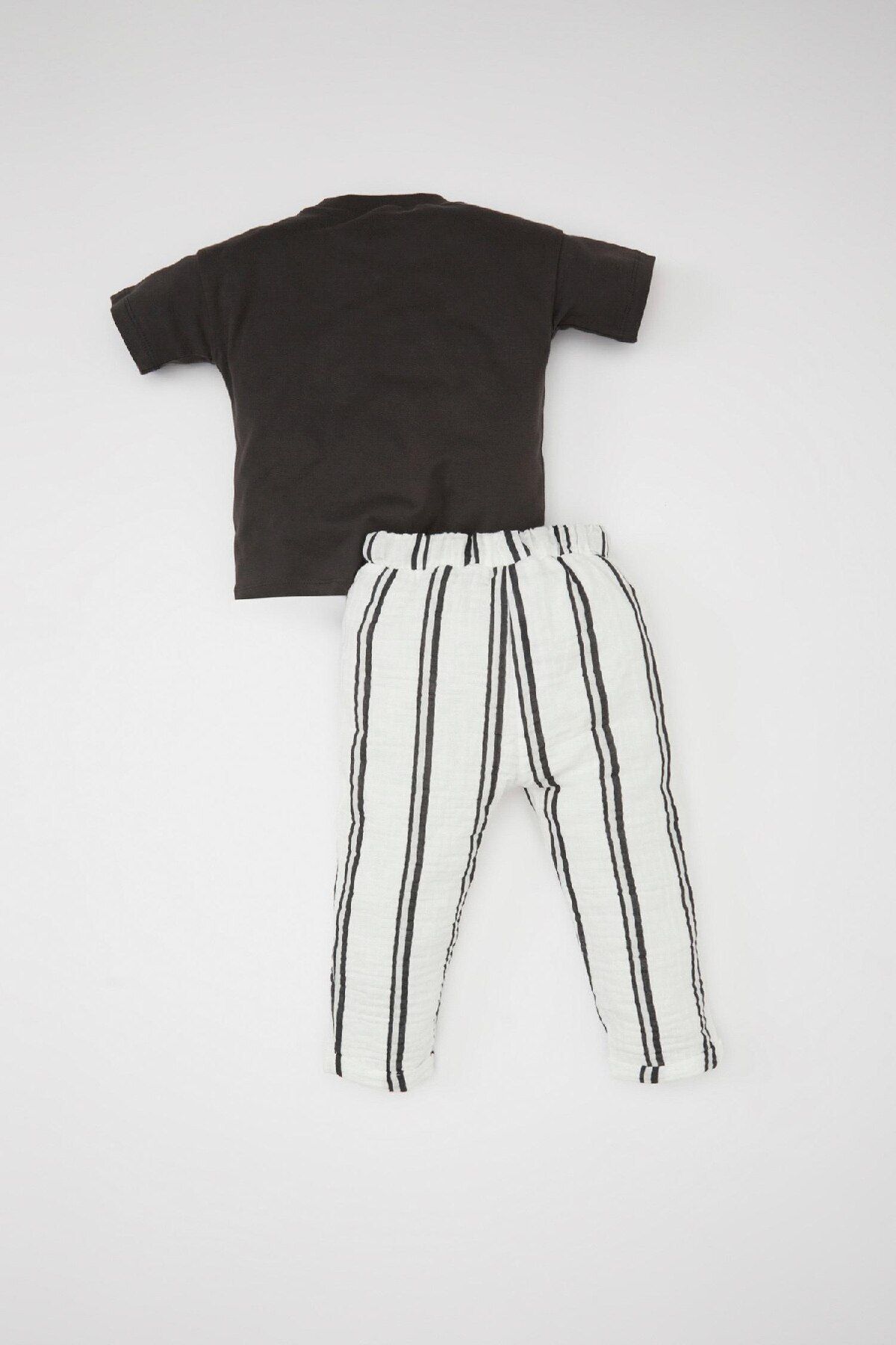 DeFacto-2-teiliges Set für Babys, Jungen, Rundhalsausschnitt, kurzärmliges T-Shirt, gestreifte Hose C3418a524sm 6