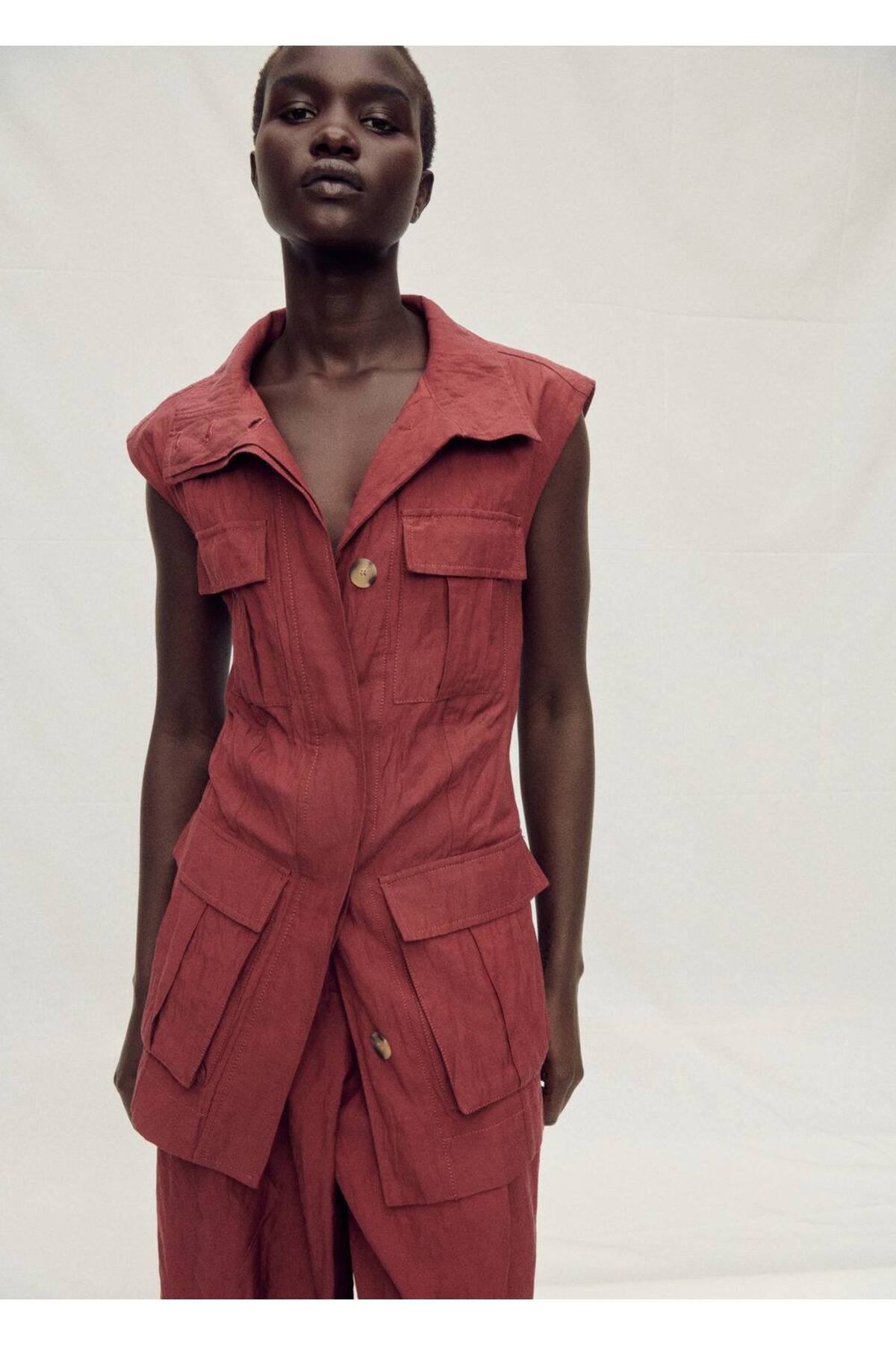 Cepli Buruşuk Görünümlü Kumaş Yelek