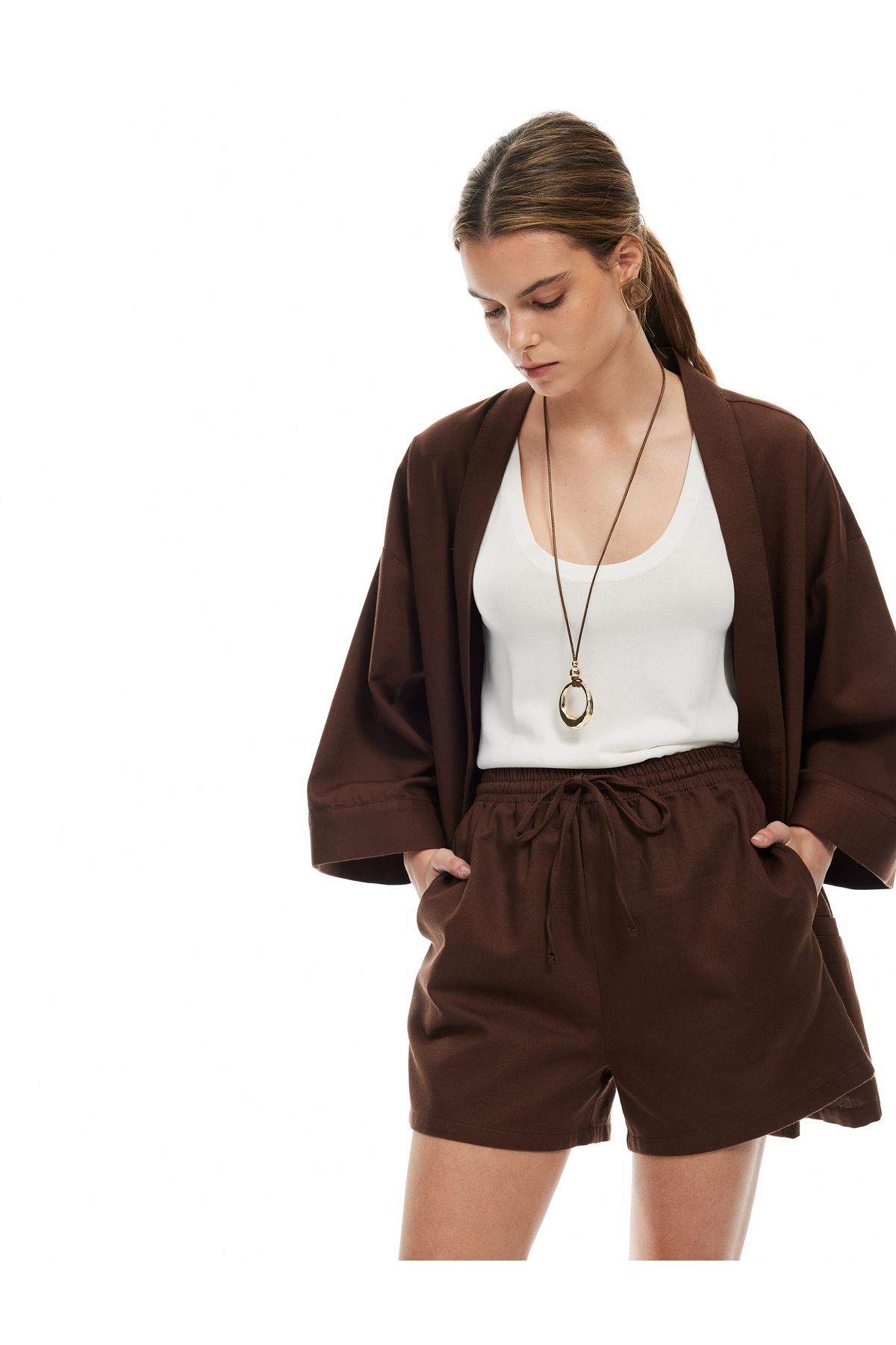 Koton Yeni Sezon Pamuklu Regular Fit Cepli Beli Bağcıklı Kısa Şort