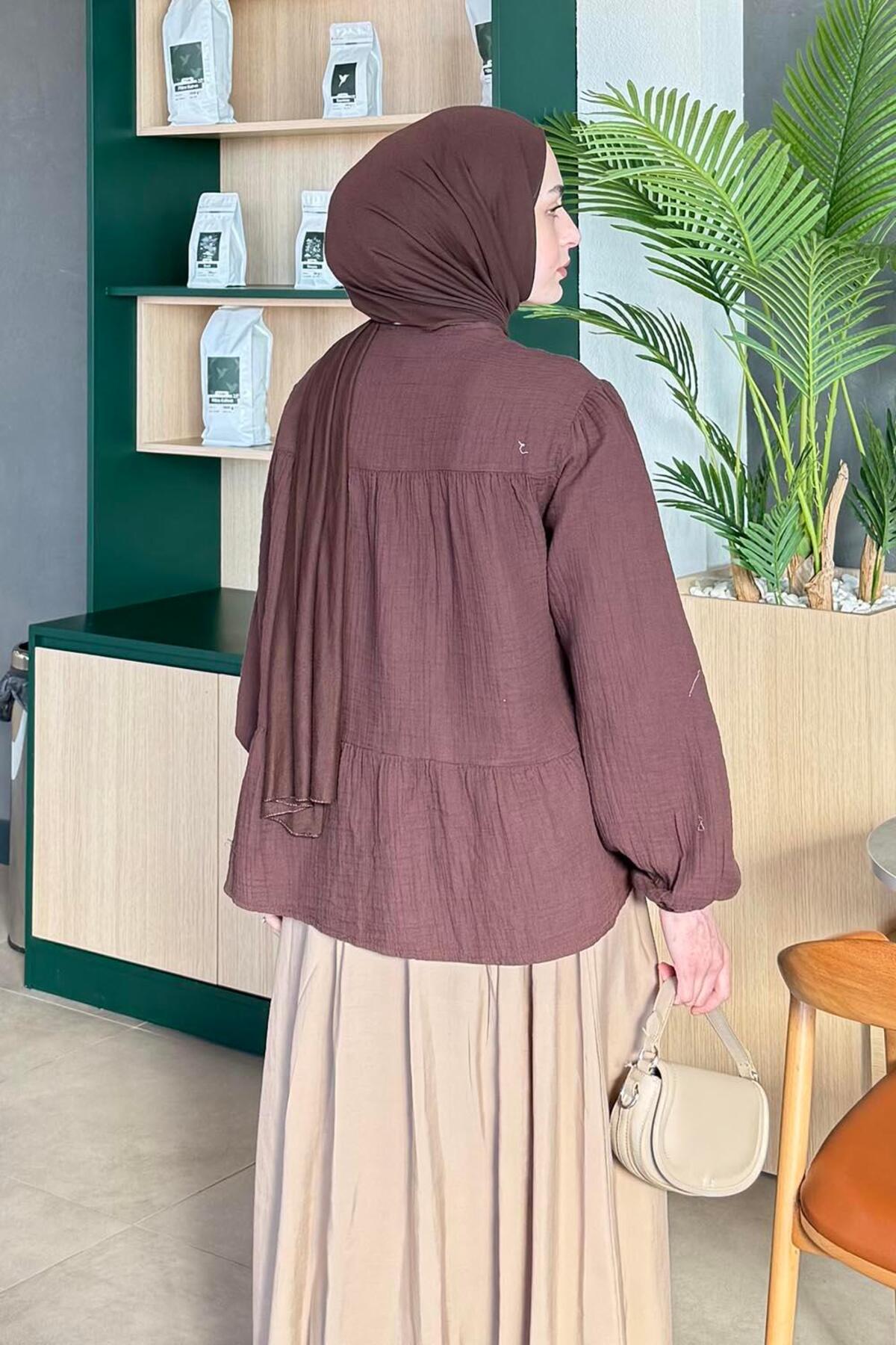 Lamelif  V Yaka Kolları Lastikli Müslim Tesettür Gömlek Kahverengi - Görsel 4