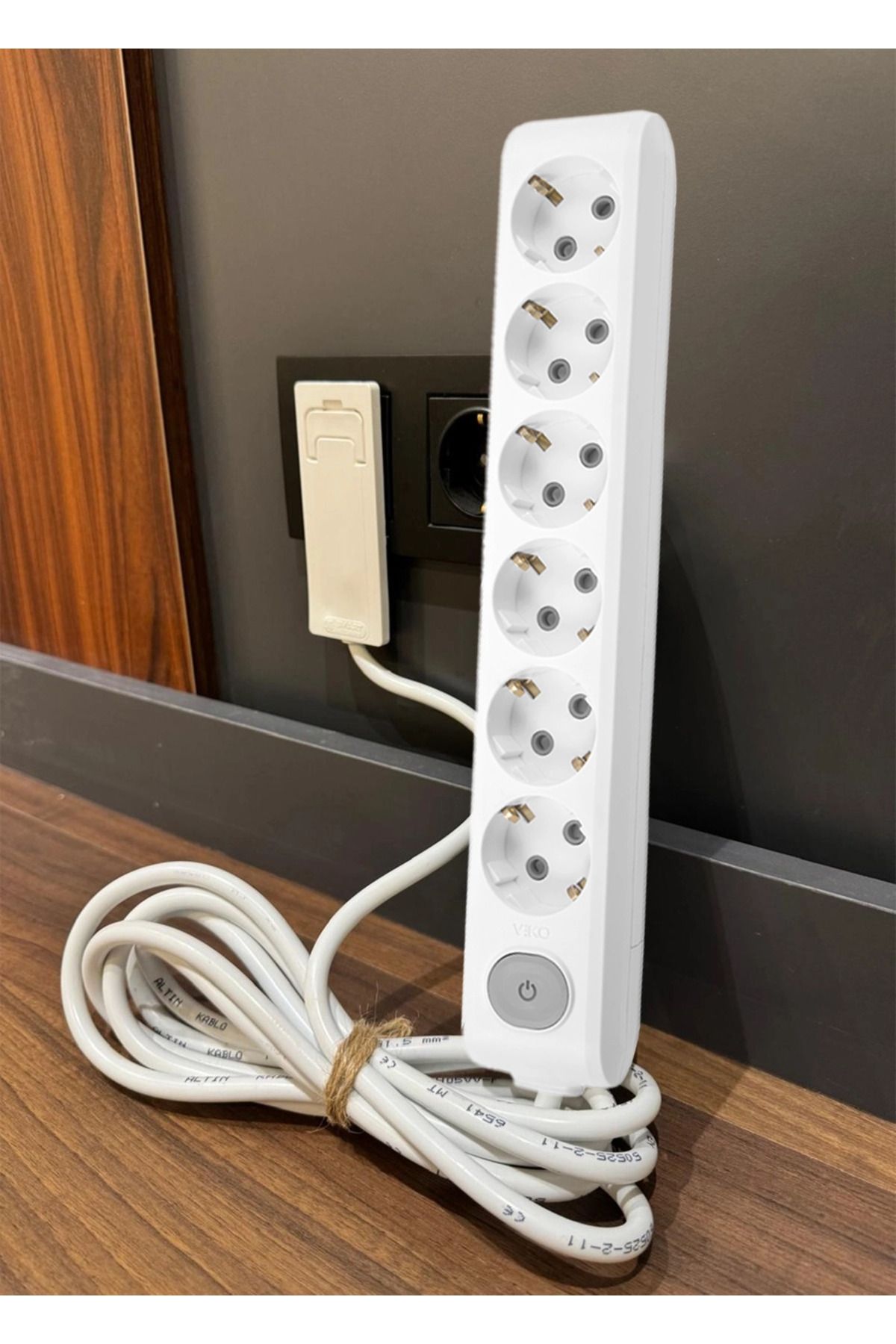 VİKO Viko Pratik Ultra İnce Fişli 6’lı Grup Priz 2 metre Anahtarlı Beyaz