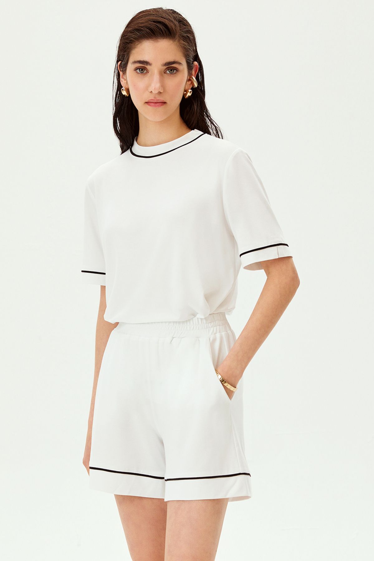 Allyco-Short Regular Knitted Shorts with Elastic Waistband and Stripe Detail 5