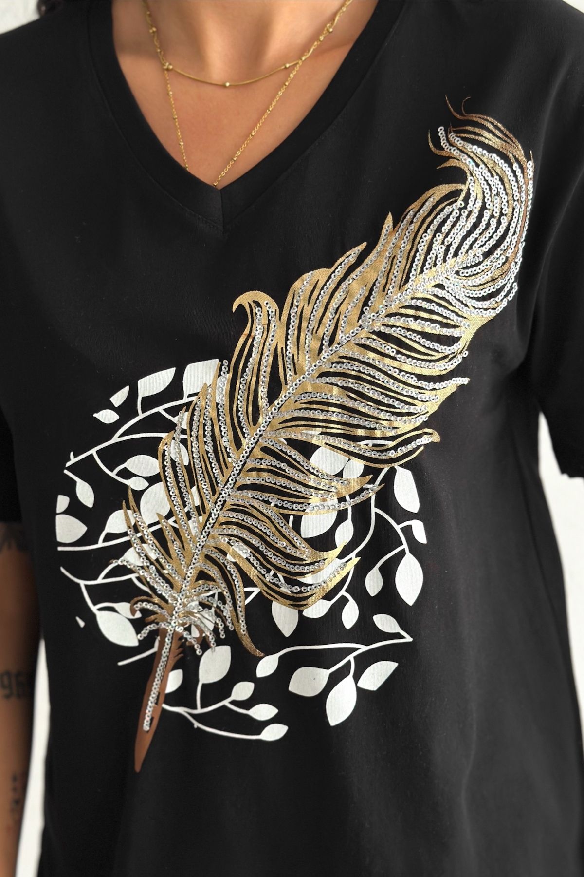 FEMELLE-Women's Black V-Neck Plus Size Feather Pattern Sequin Sequin Embroidered 100% Cotton T-Shirt 2