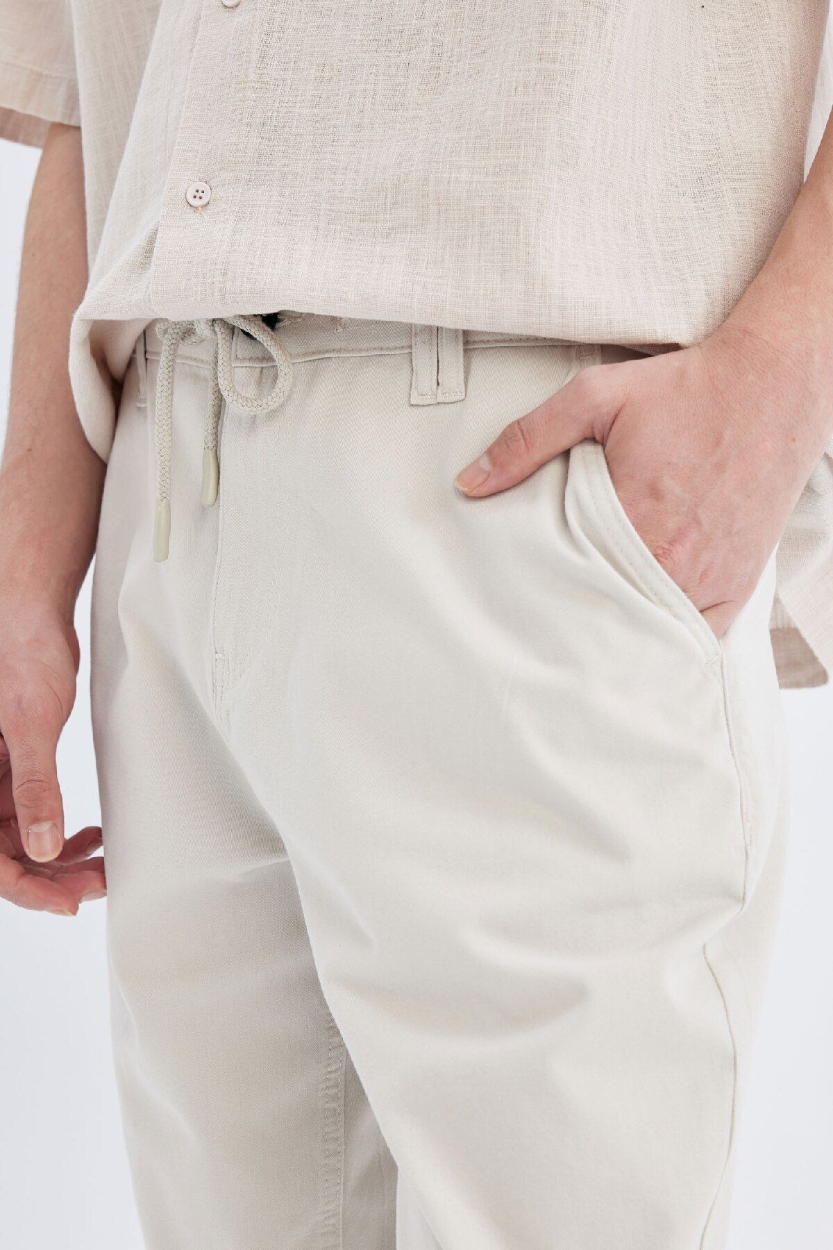 DeFacto-100 % Baumwolle, reguläre Passform, gerader Bein, Gabardine-Bermudashorts C5397AX24SM 3