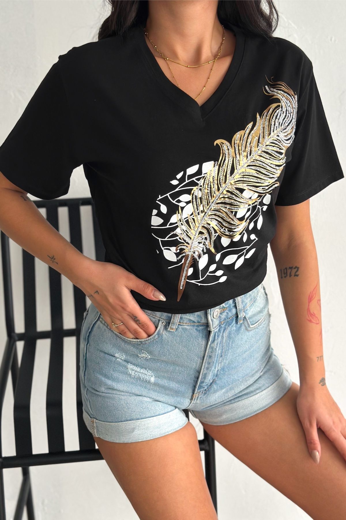 FEMELLE-Women's Black V-Neck Plus Size Feather Pattern Sequin Sequin Embroidered 100% Cotton T-Shirt 3