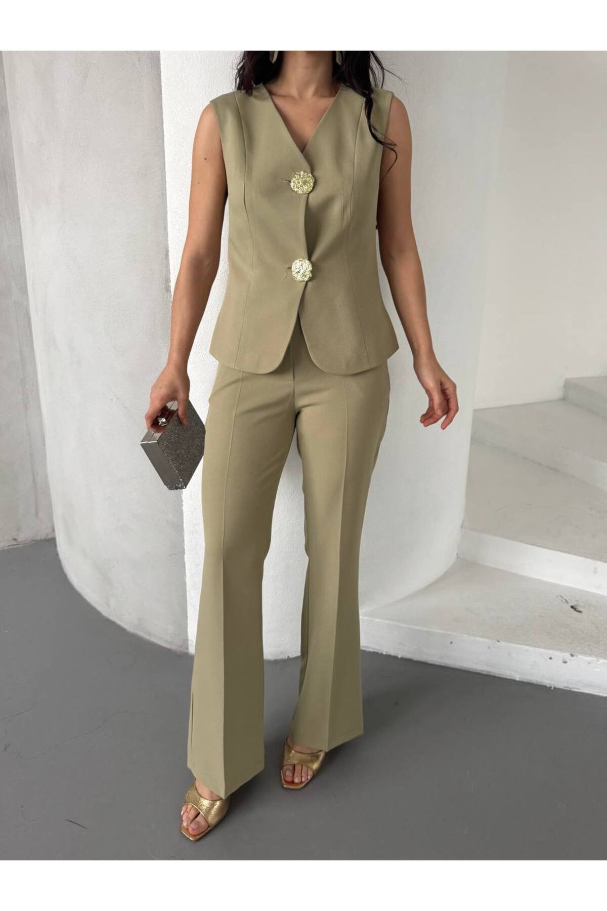 Ensemble veste et pantalon kaki femme à boutons dorés - Görsel 6