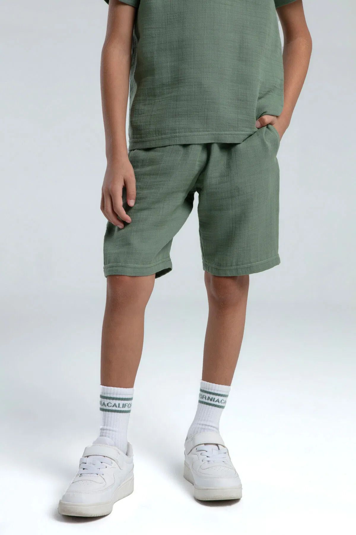 Rolypoly-Boy 2-8 Years Old Green Muslin Shorts Suit with 2 Pieces 4