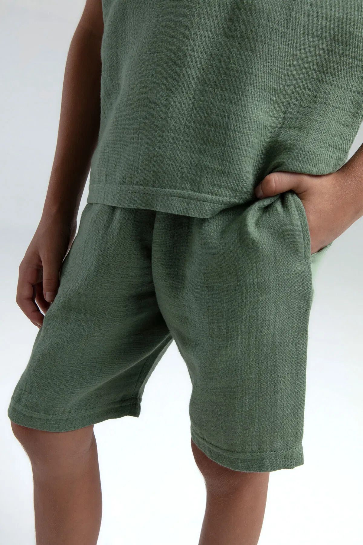 Rolypoly-Boy 2-8 Years Old Green Muslin Shorts Suit with 2 Pieces 3