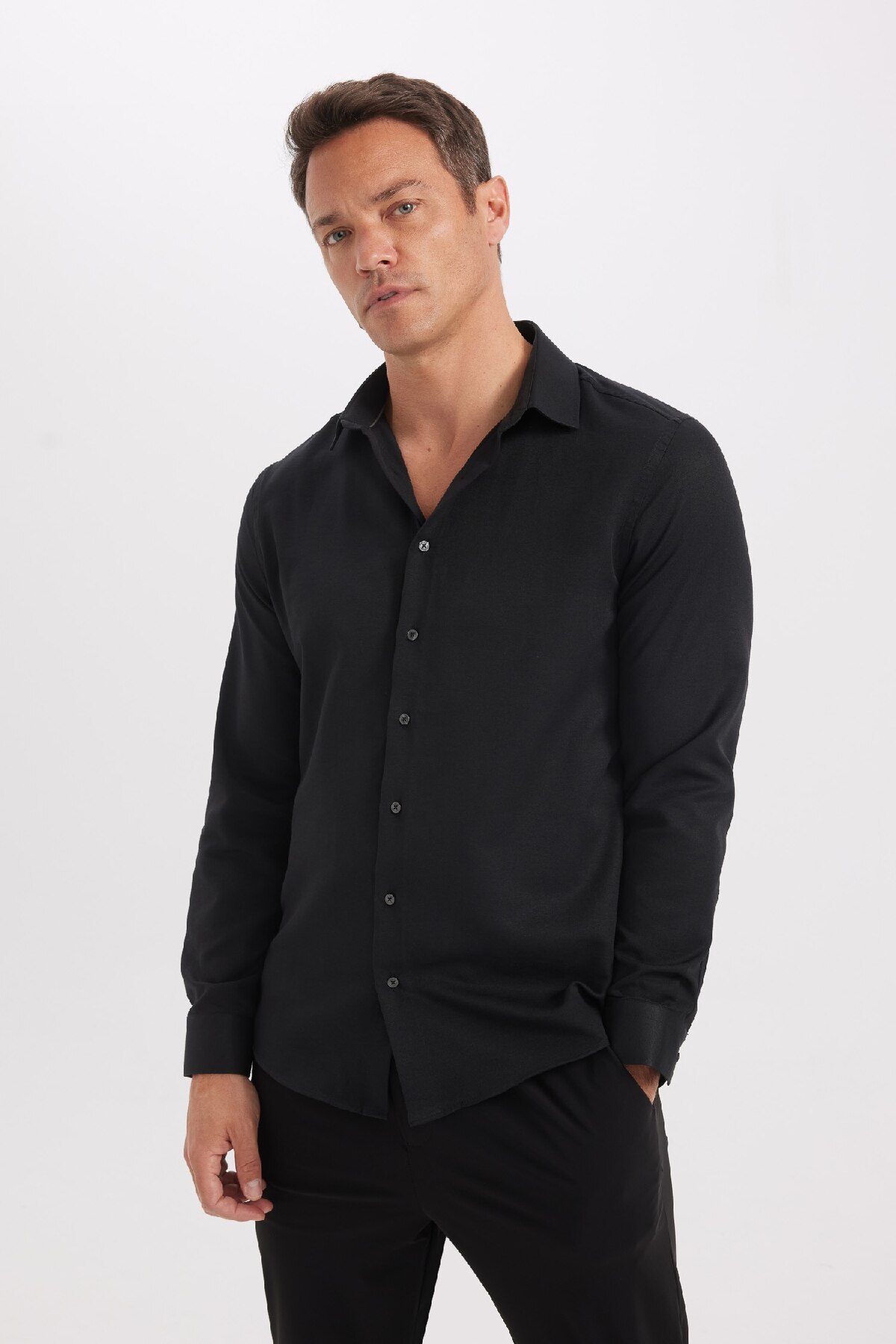 دفاکتو تی‌شرت آستین بلند مشکی یقه پولو مدل Slim Fit Slim Cut R4340az24sp