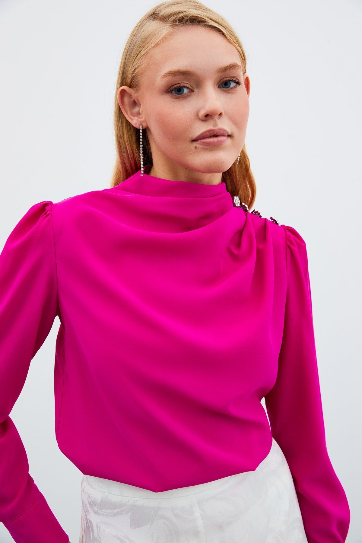 Sateen-Blouse with Stone Detail on Buttons - Fuchsia 4