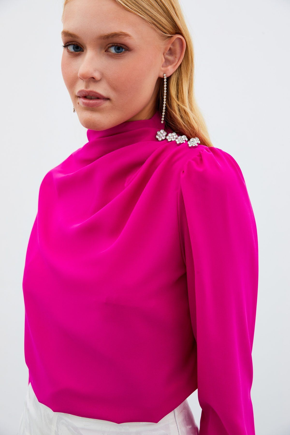 Sateen-Blouse with Stone Detail on Buttons - Fuchsia 5